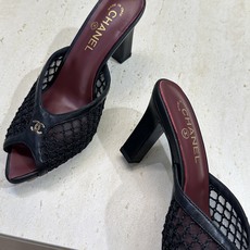 CHANEL 香奈儿 2026春夏走秀新款时尚粗跟拼色女鞋 小香双C字母logo五金扣高跟尖头鱼嘴露趾 CHANEL 香奈儿 2026春夏走秀新款时尚粗跟拼色女鞋 小香双C字母logo五金扣高跟尖头鱼嘴露趾