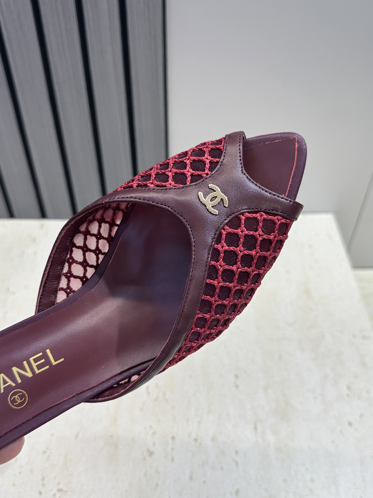 CHANEL 香奈儿 2026春夏走秀新款时尚粗跟拼色女鞋  小香双C字母logo五金扣高跟尖头鱼嘴露趾