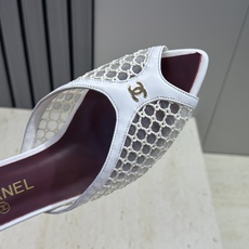 CHANEL 香奈儿 2026春夏走秀新款时尚粗跟拼色女鞋 小香双C字母logo五金扣高跟尖头鱼嘴露趾 CHANEL 香奈儿 2026春夏走秀新款时尚粗跟拼色女鞋 小香双C字母logo五金扣高跟尖头鱼嘴露趾