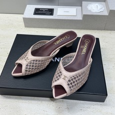 CHANEL 香奈儿 2026春夏走秀新款时尚粗跟拼色女鞋 小香双C字母logo五金扣高跟尖头鱼嘴露趾 CHANEL 香奈儿 2026春夏走秀新款时尚粗跟拼色女鞋 小香双C字母logo五金扣高跟尖头鱼嘴露趾