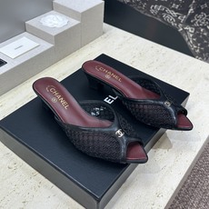 CHANEL 香奈儿 2026春夏走秀新款时尚粗跟拼色女鞋 小香双C字母logo五金扣高跟尖头鱼嘴露趾 CHANEL 香奈儿 2026春夏走秀新款时尚粗跟拼色女鞋 小香双C字母logo五金扣高跟尖头鱼嘴露趾