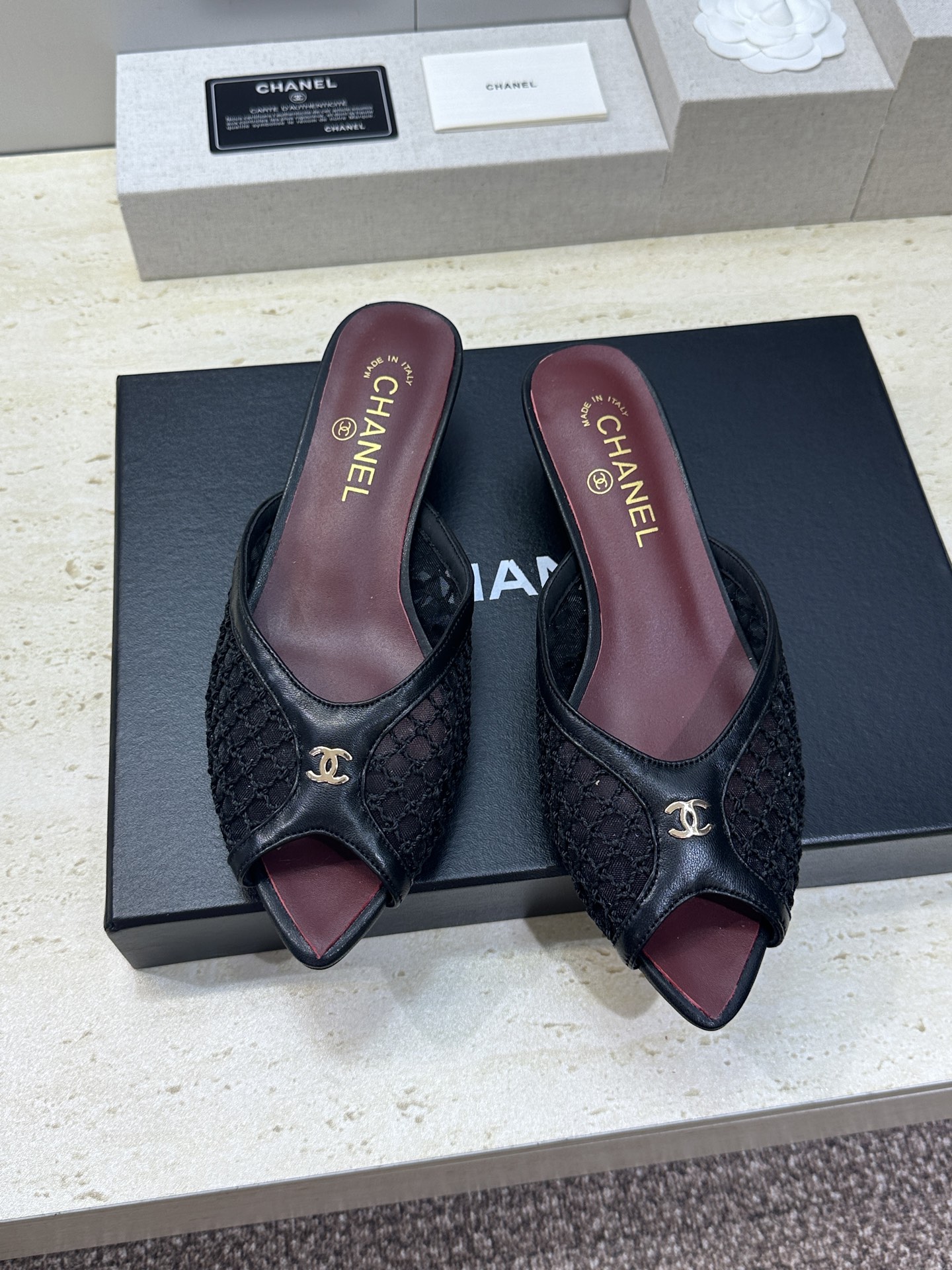 CHANEL 香奈儿 2026春夏走秀新款时尚粗跟拼色女鞋  小香双C字母logo五金扣高跟尖头鱼嘴露趾