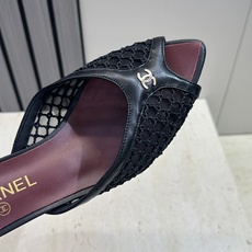 CHANEL 香奈儿 2026春夏走秀新款时尚粗跟拼色女鞋 小香双C字母logo五金扣高跟尖头鱼嘴露趾 CHANEL 香奈儿 2026春夏走秀新款时尚粗跟拼色女鞋 小香双C字母logo五金扣高跟尖头鱼嘴露趾