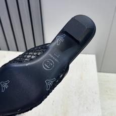 CHANEL 香奈儿 2026春夏走秀新款时尚粗跟拼色女鞋 小香双C字母logo五金扣高跟尖头鱼嘴露趾 CHANEL 香奈儿 2026春夏走秀新款时尚粗跟拼色女鞋 小香双C字母logo五金扣高跟尖头鱼嘴露趾