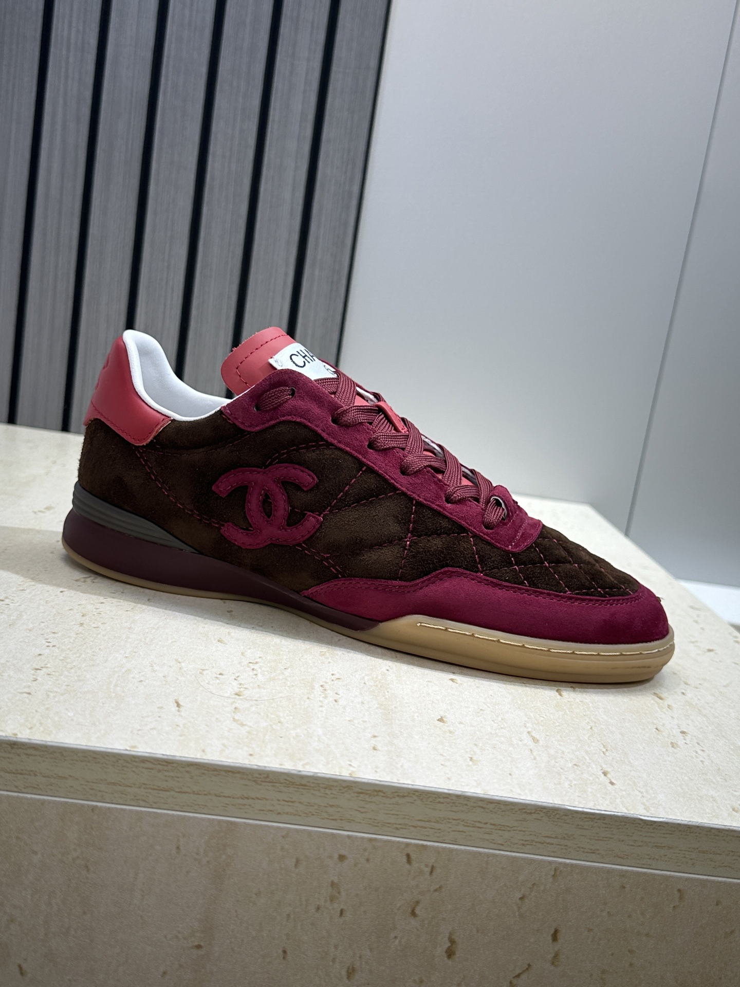 CHANEL 香奈儿2026春夏新款系带阿甘休闲女鞋 小香双C字母logo圆头拼色运动跑鞋材质:鞋面进口