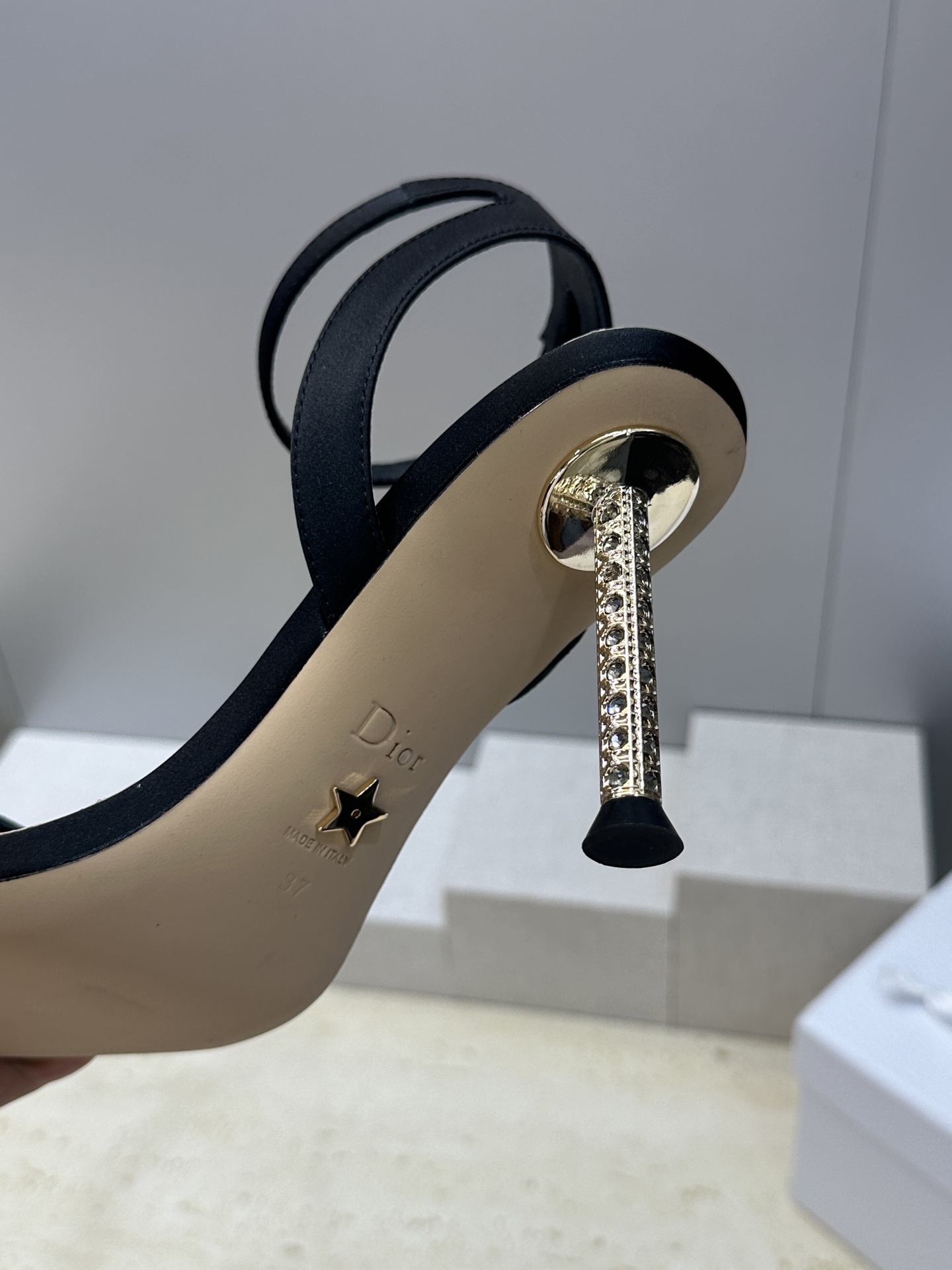 迪奥  Dior 2026春夏走秀高定新款 Icon 时尚气质女鞋 明星同款CD字母logo五金扣高跟圆