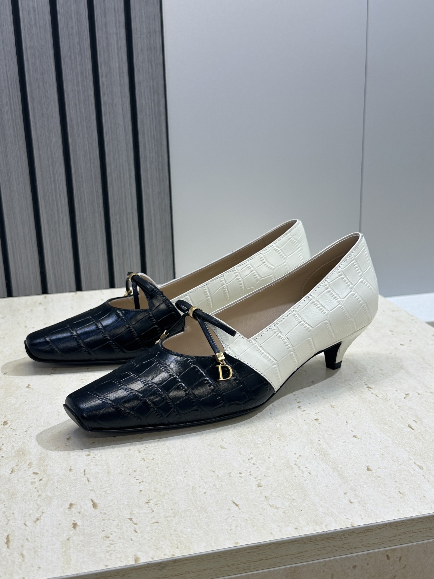 迪奥 Dior 2026 春夏新款高定系列 Muse 高跟蝴蝶结流苏玛丽珍芭蕾舞女鞋  明星同款CD字母