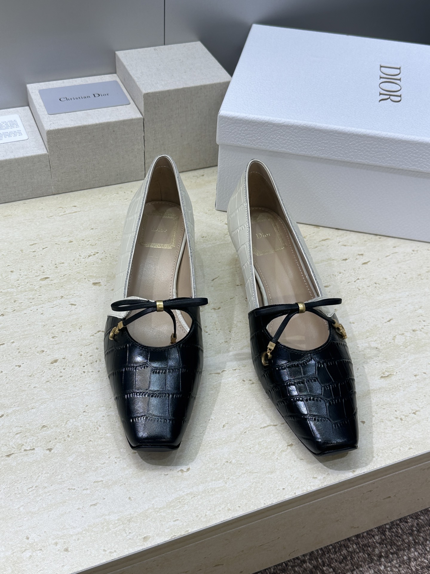 迪奥 Dior 2026 春夏新款高定系列 Muse 高跟蝴蝶结流苏玛丽珍芭蕾舞女鞋  明星同款CD字母