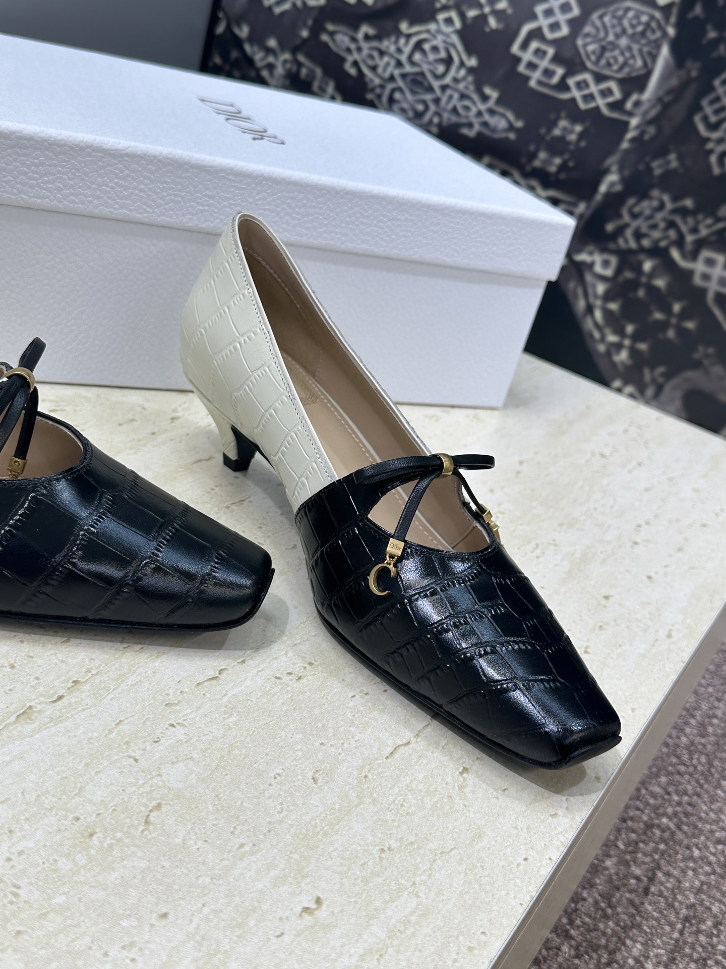 迪奥 Dior 2026 春夏新款高定系列 Muse 高跟蝴蝶结流苏玛丽珍芭蕾舞女鞋  明星同款CD字母