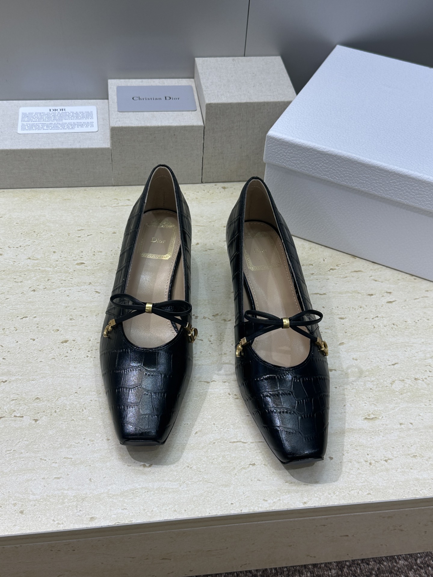 迪奥 Dior 2026 春夏新款高定系列 Muse 高跟蝴蝶结流苏玛丽珍芭蕾舞女鞋  明星同款CD字母