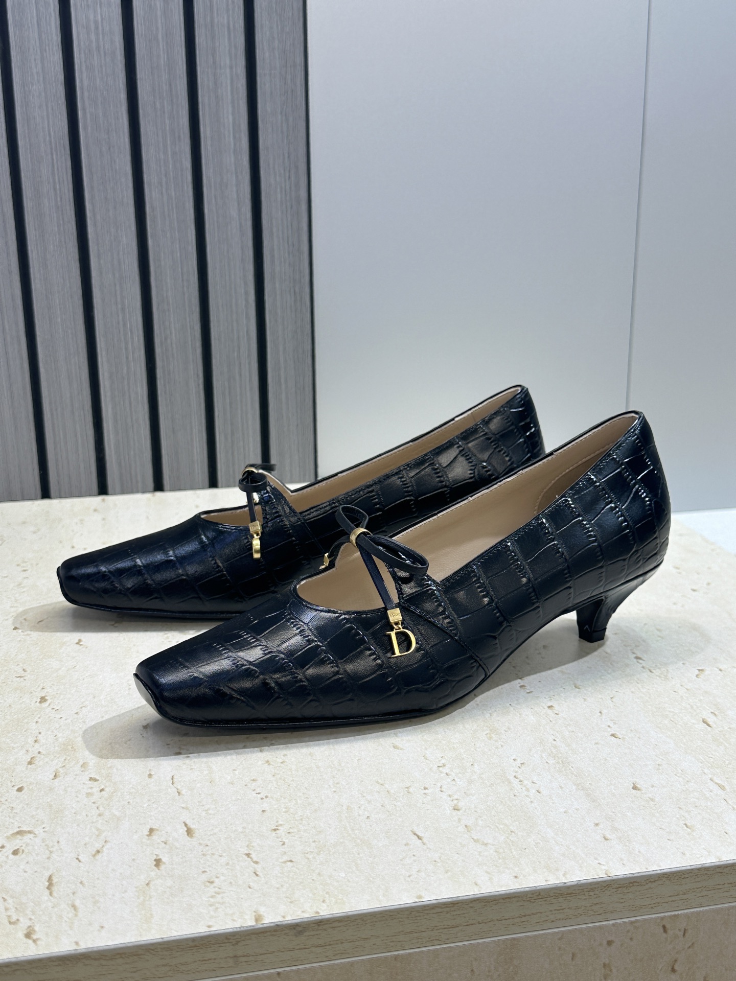 迪奥 Dior 2026 春夏新款高定系列 Muse 高跟蝴蝶结流苏玛丽珍芭蕾舞女鞋  明星同款CD字母