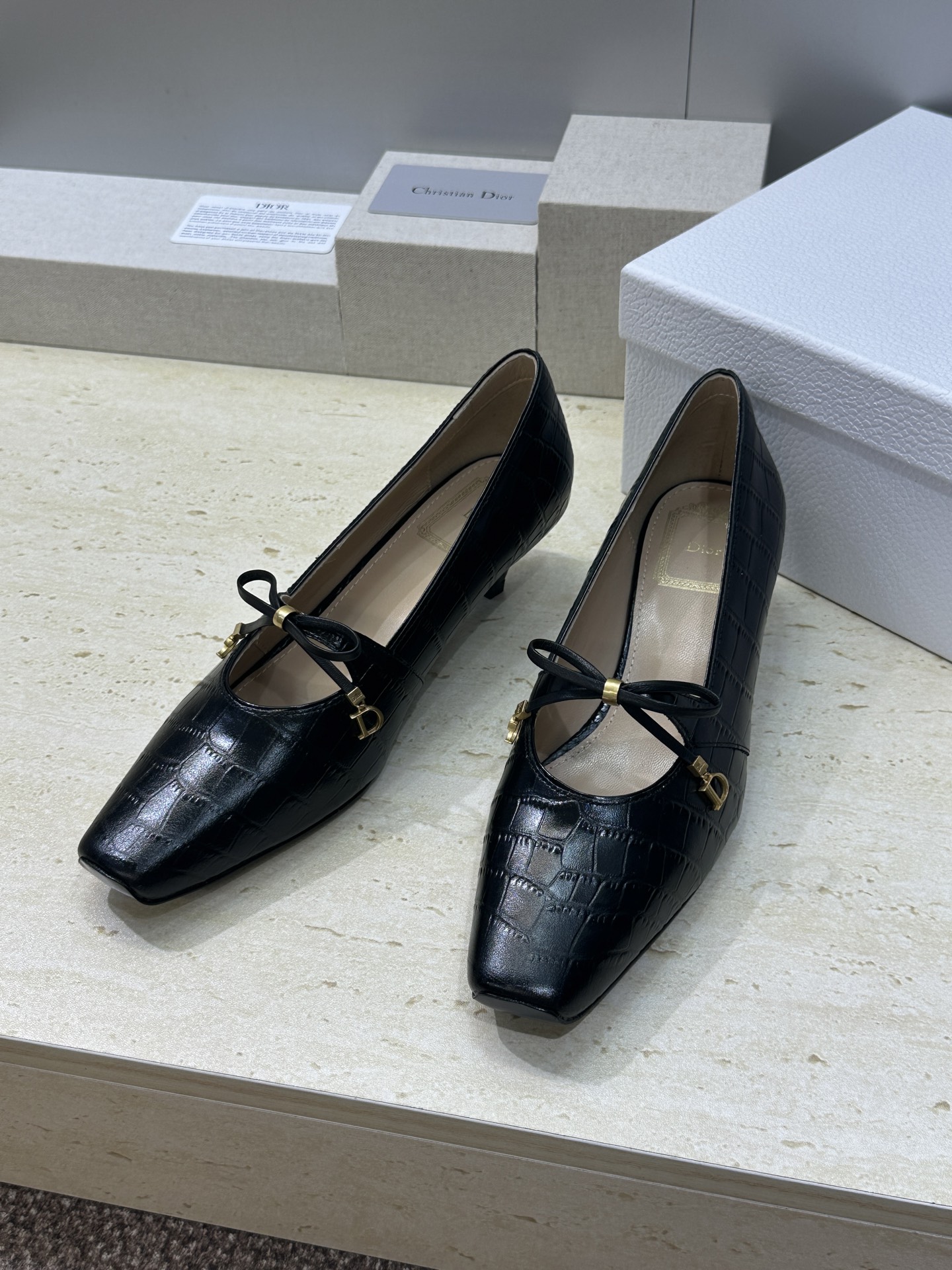 迪奥 Dior 2026 春夏新款高定系列 Muse 高跟蝴蝶结流苏玛丽珍芭蕾舞女鞋  明星同款CD字母
