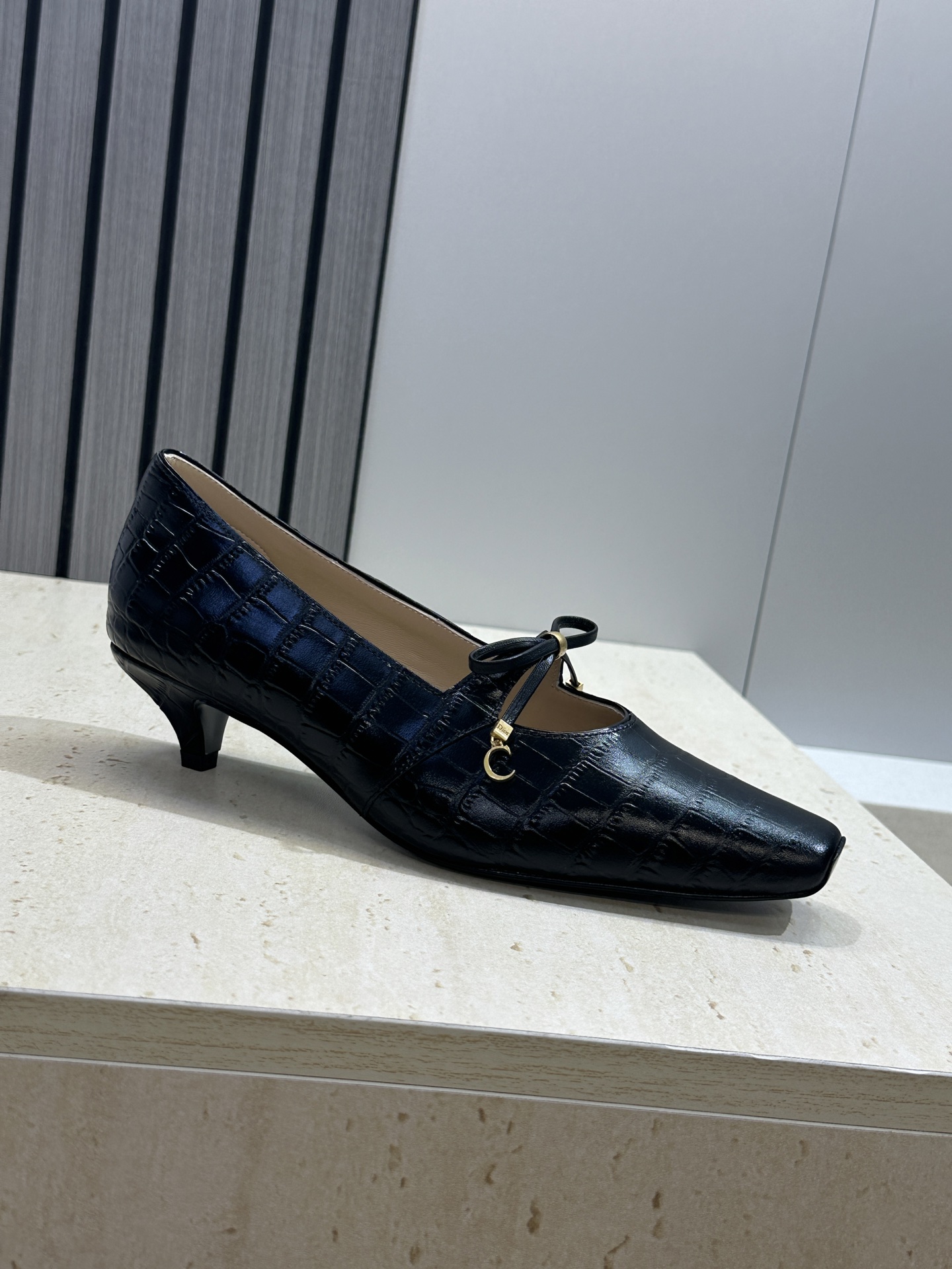 迪奥 Dior 2026 春夏新款高定系列 Muse 高跟蝴蝶结流苏玛丽珍芭蕾舞女鞋  明星同款CD字母