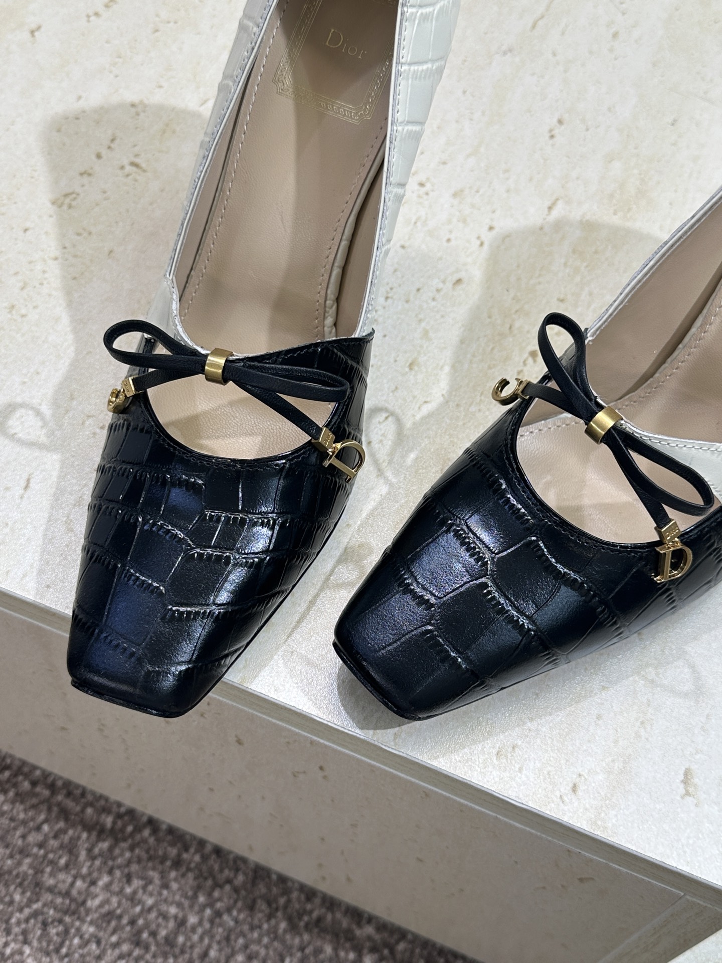 迪奥 Dior 2026 春夏新款高定系列 Muse 高跟蝴蝶结流苏玛丽珍芭蕾舞女鞋  明星同款CD字母