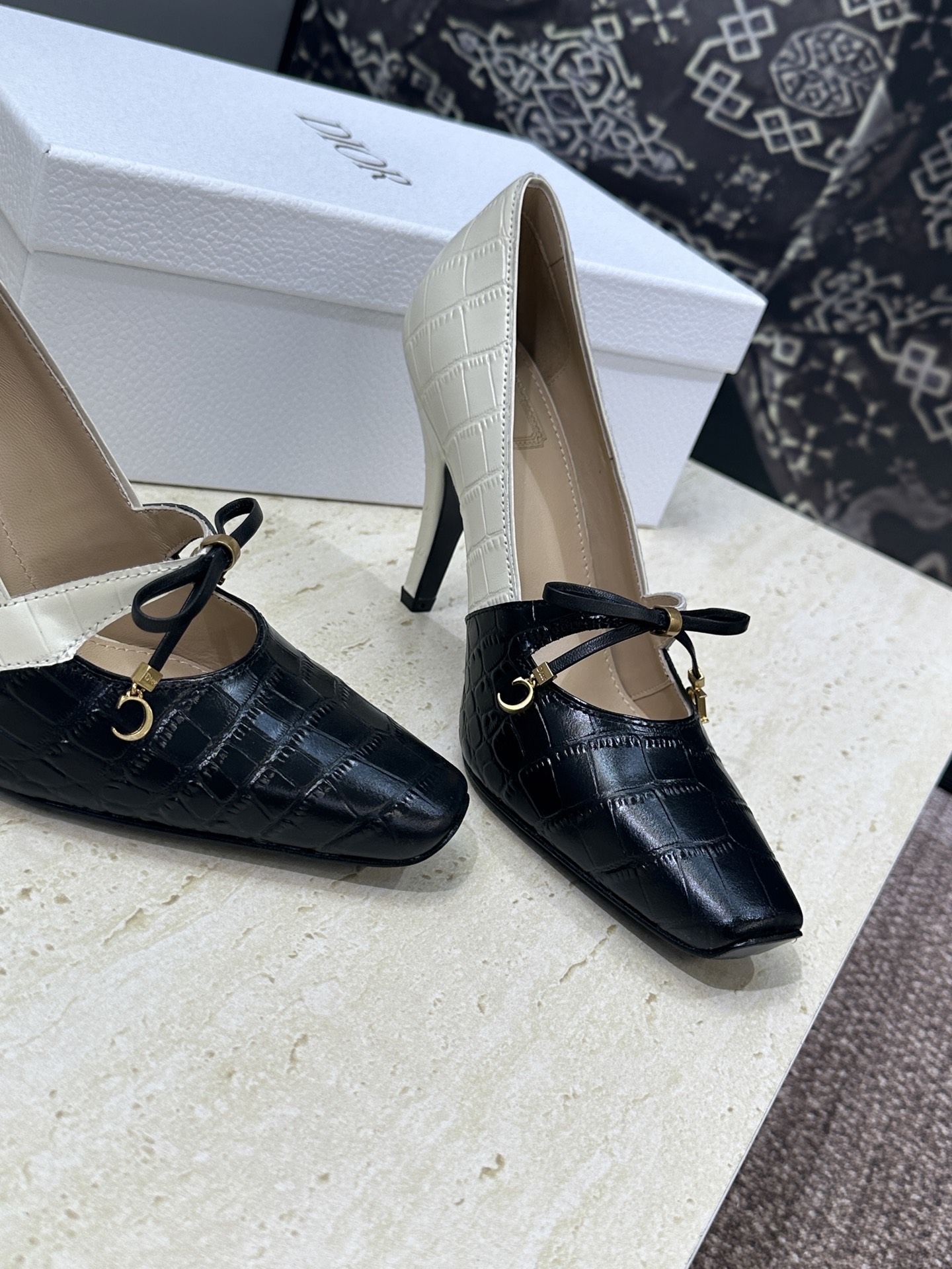 迪奥 Dior 2026 春夏新款高定系列 Muse 高跟蝴蝶结流苏玛丽珍芭蕾舞女鞋  明星同款CD字母