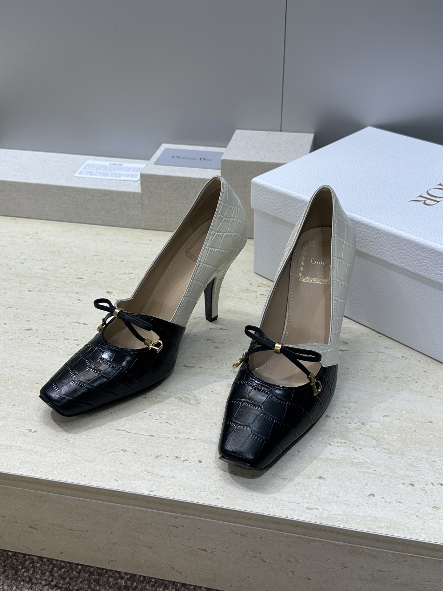 迪奥 Dior 2026 春夏新款高定系列 Muse 高跟蝴蝶结流苏玛丽珍芭蕾舞女鞋  明星同款CD字母