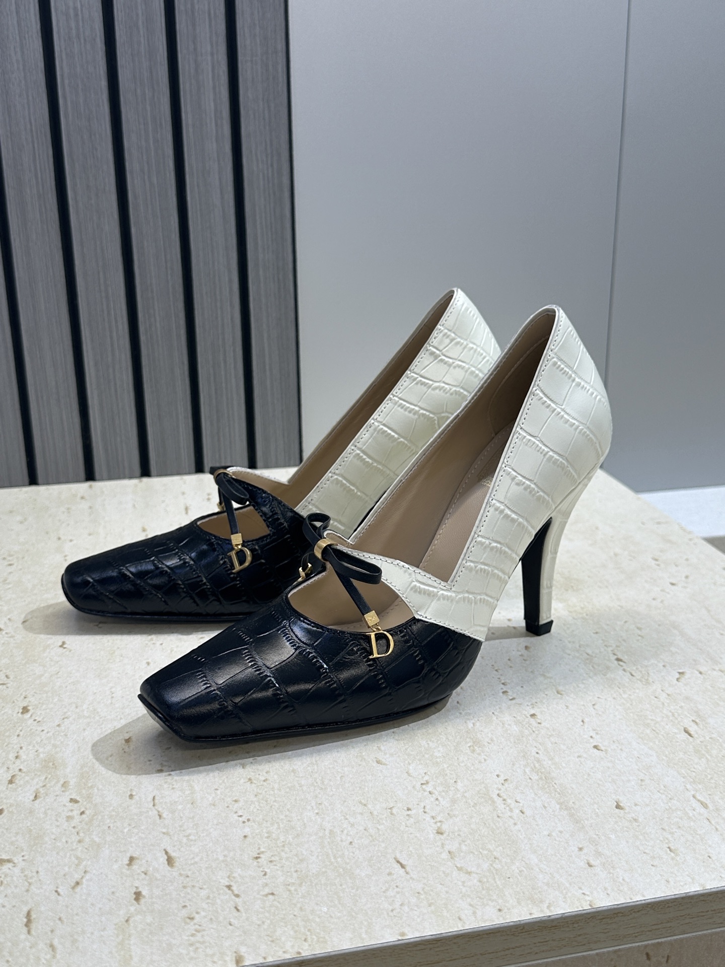 迪奥 Dior 2026 春夏新款高定系列 Muse 高跟蝴蝶结流苏玛丽珍芭蕾舞女鞋  明星同款CD字母