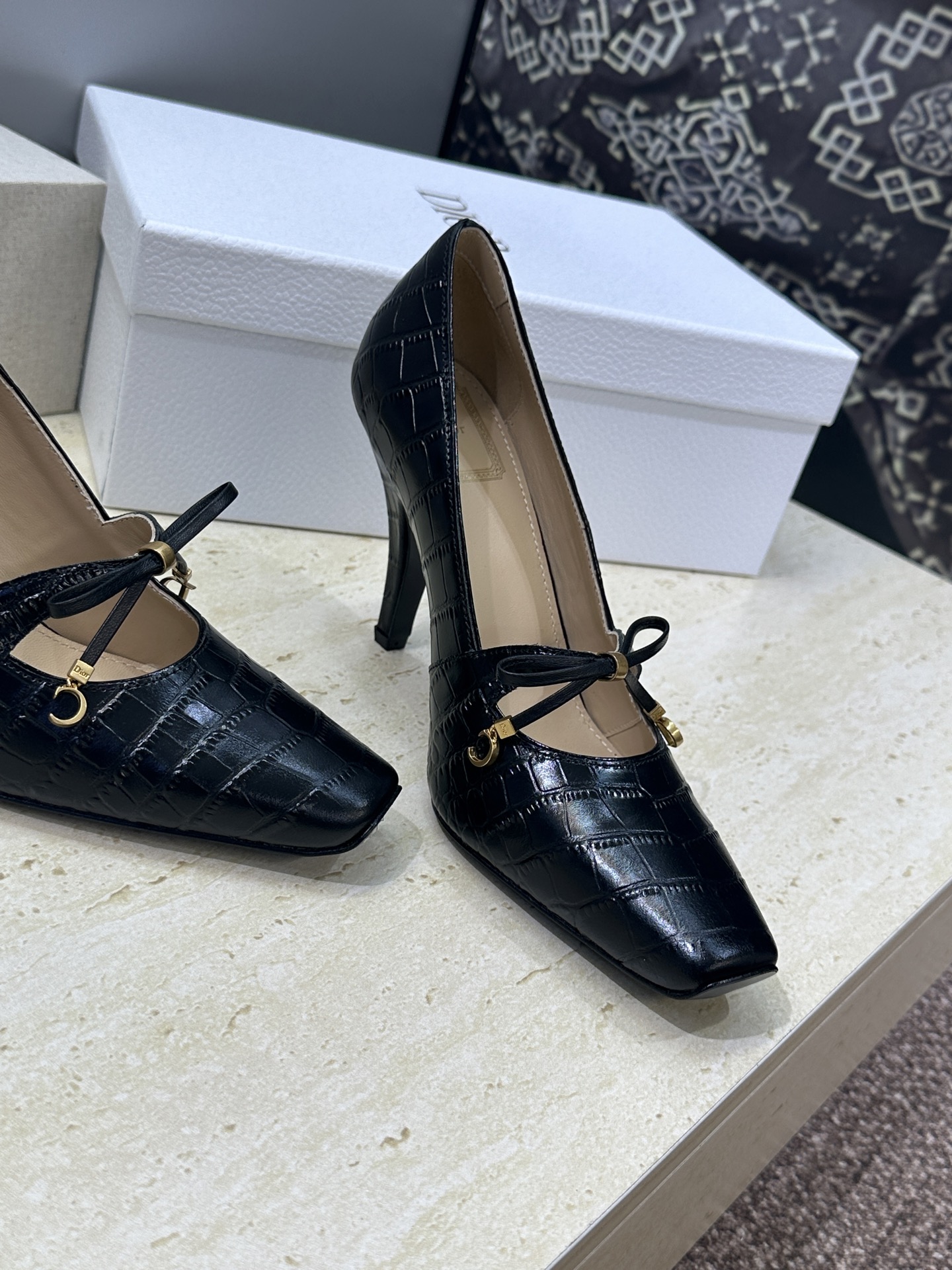 迪奥 Dior 2026 春夏新款高定系列 Muse 高跟蝴蝶结流苏玛丽珍芭蕾舞女鞋  明星同款CD字母