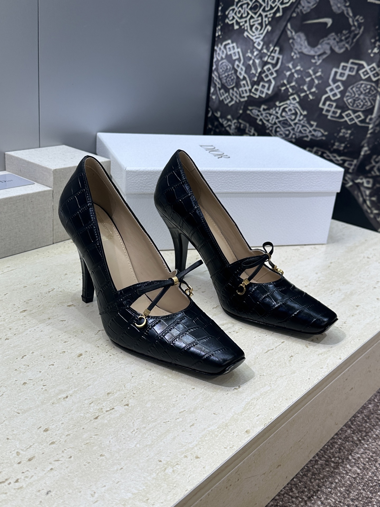 迪奥 Dior 2026 春夏新款高定系列 Muse 高跟蝴蝶结流苏玛丽珍芭蕾舞女鞋  明星同款CD字母