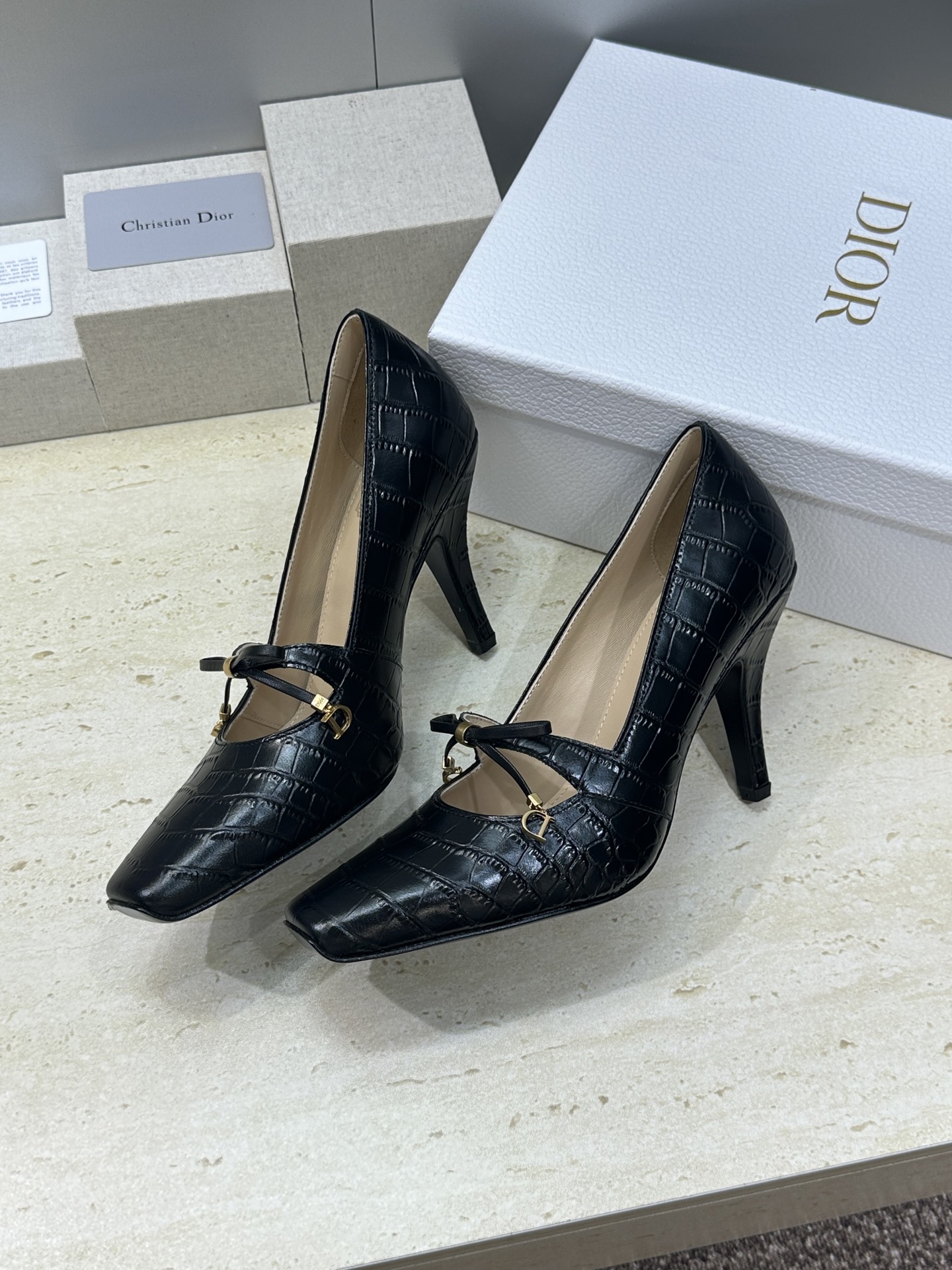 迪奥 Dior 2026 春夏新款高定系列 Muse 高跟蝴蝶结流苏玛丽珍芭蕾舞女鞋  明星同款CD字母