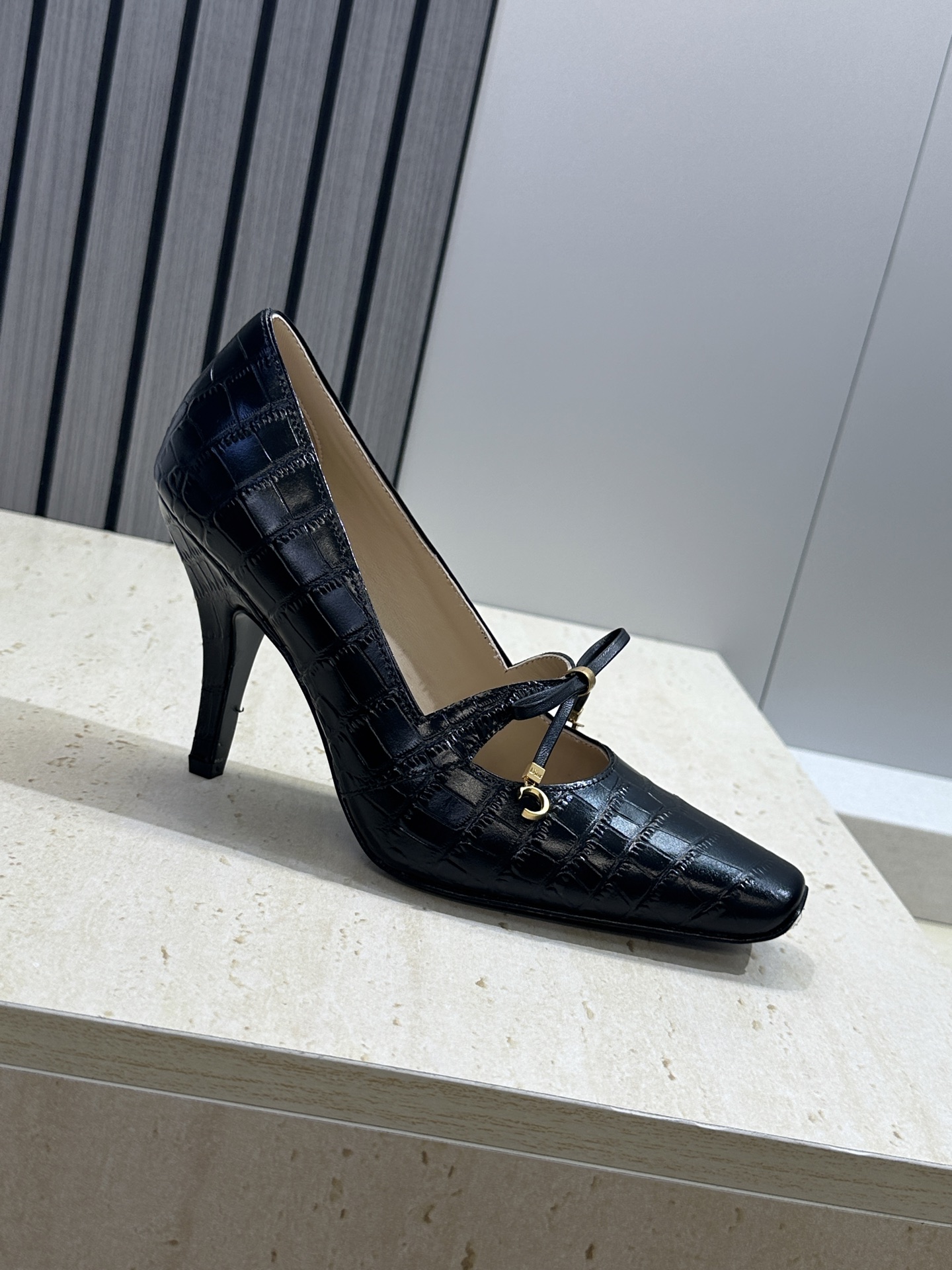 迪奥 Dior 2026 春夏新款高定系列 Muse 高跟蝴蝶结流苏玛丽珍芭蕾舞女鞋  明星同款CD字母