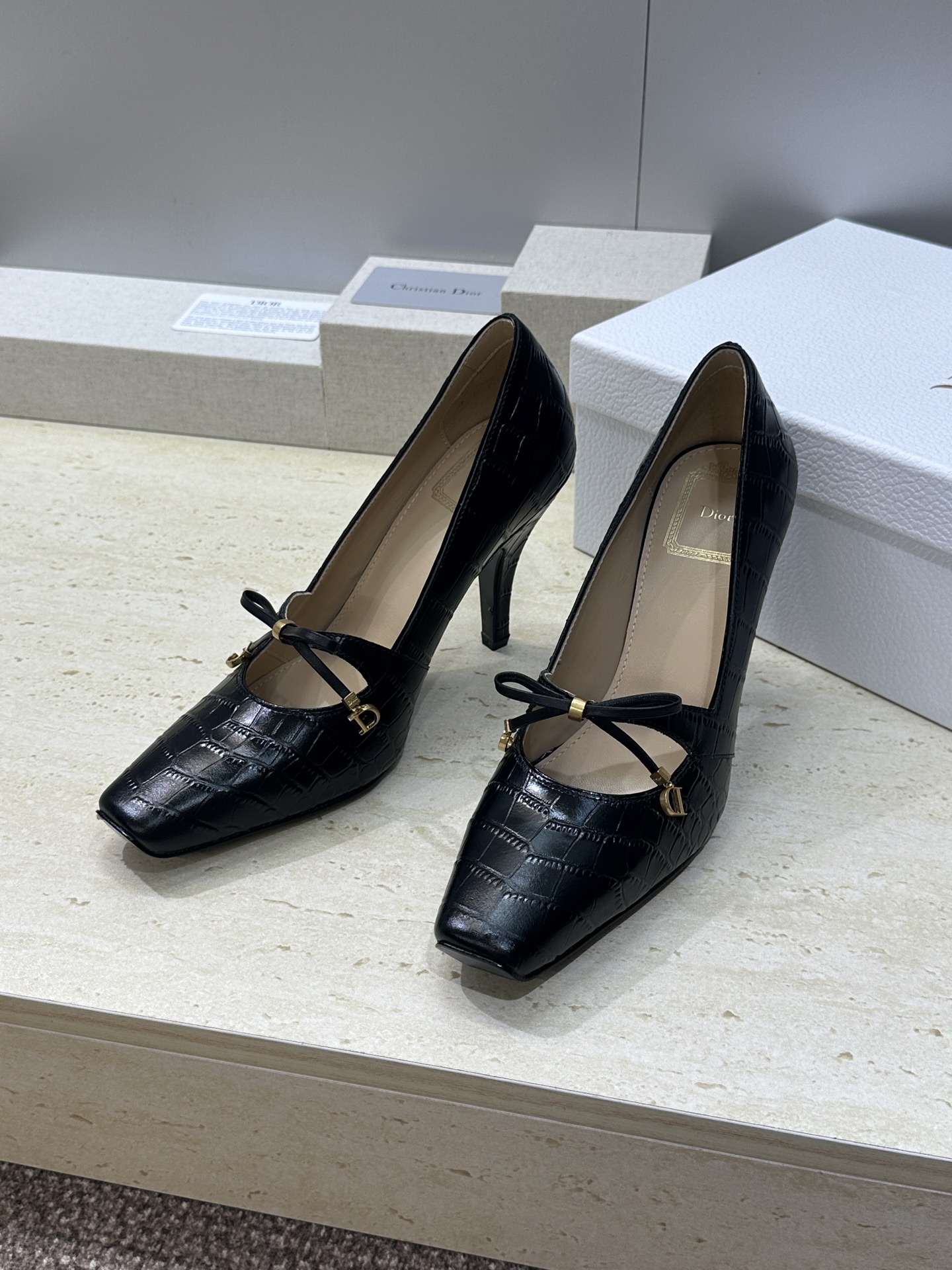 迪奥 Dior 2026 春夏新款高定系列 Muse 高跟蝴蝶结流苏玛丽珍芭蕾舞女鞋  明星同款CD字母