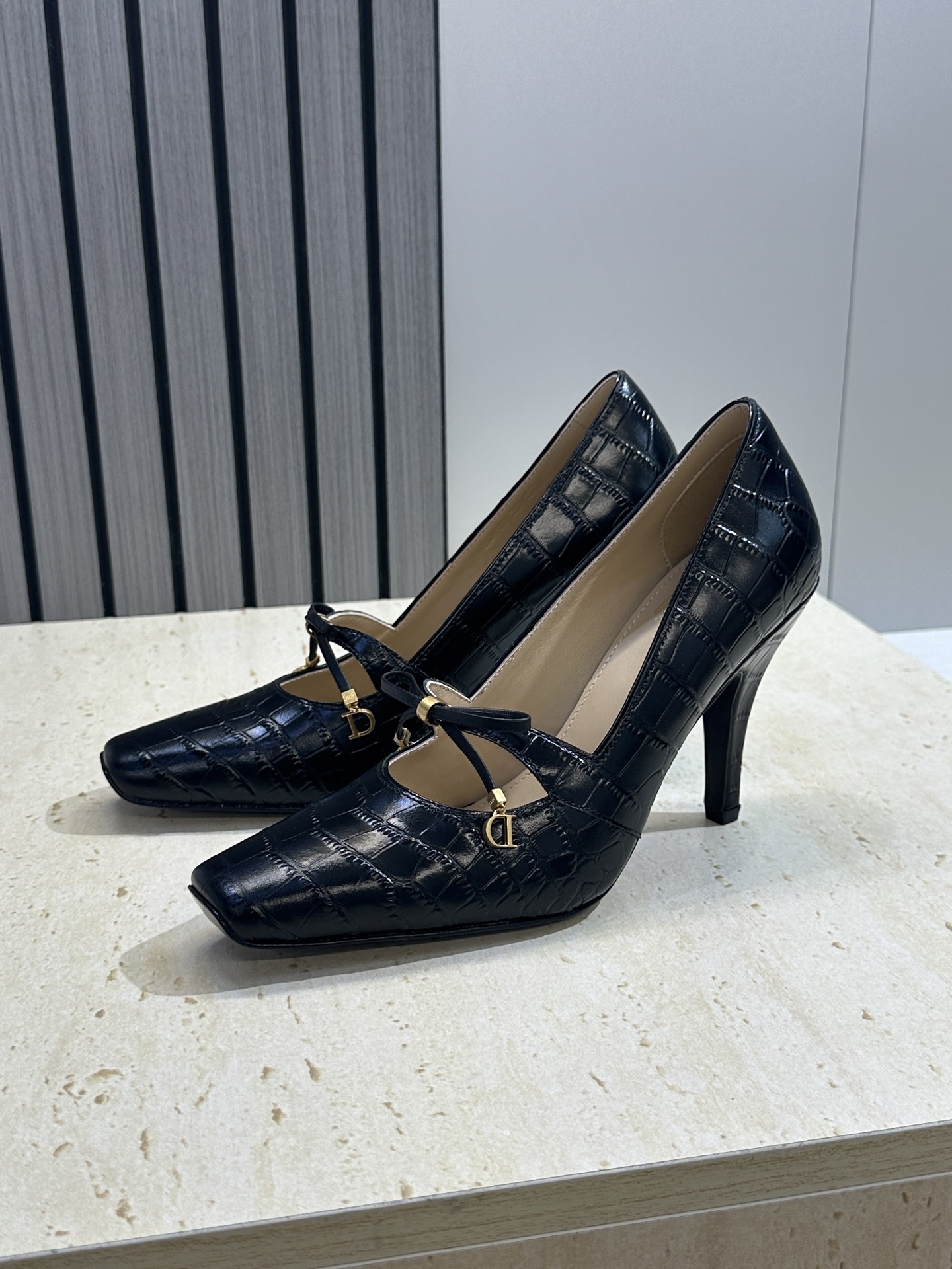 迪奥 Dior 2026 春夏新款高定系列 Muse 高跟蝴蝶结流苏玛丽珍芭蕾舞女鞋  明星同款CD字母