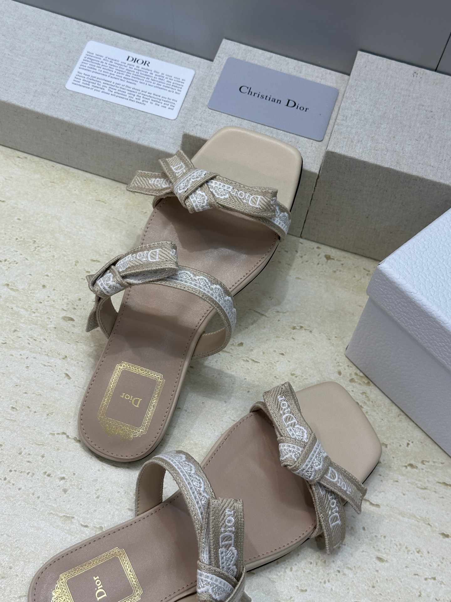 J'ADIOR 迪奥 Dior 2026 春夏新款高定系列Dentelle平底蝴蝶结织带女鞋  明星同款