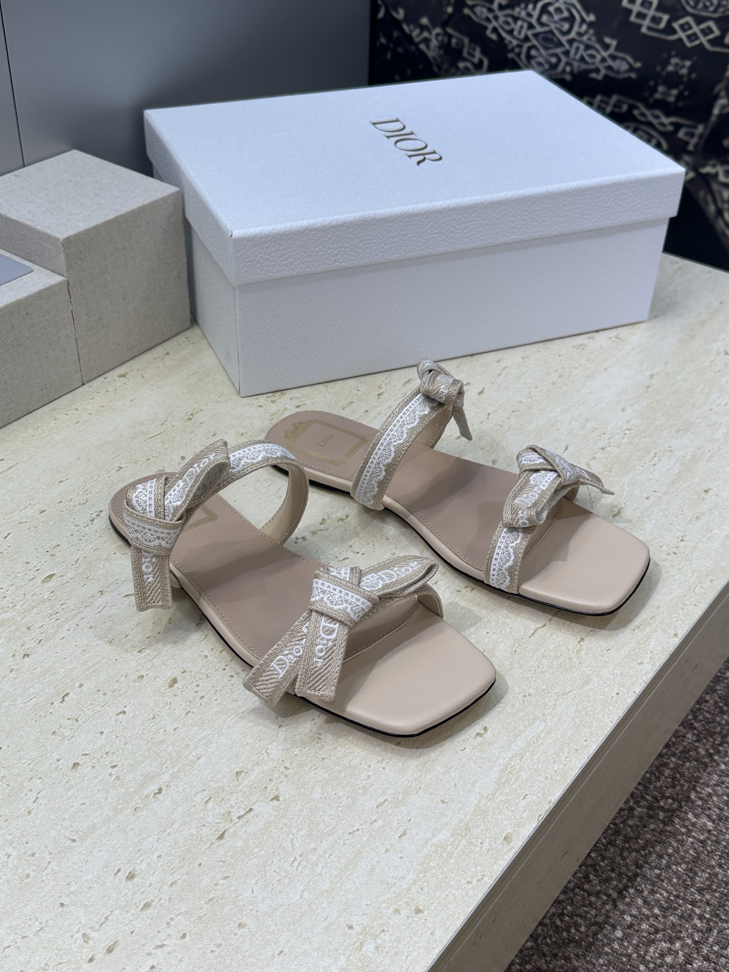 J'ADIOR 迪奥 Dior 2026 春夏新款高定系列Dentelle平底蝴蝶结织带女鞋  明星同款