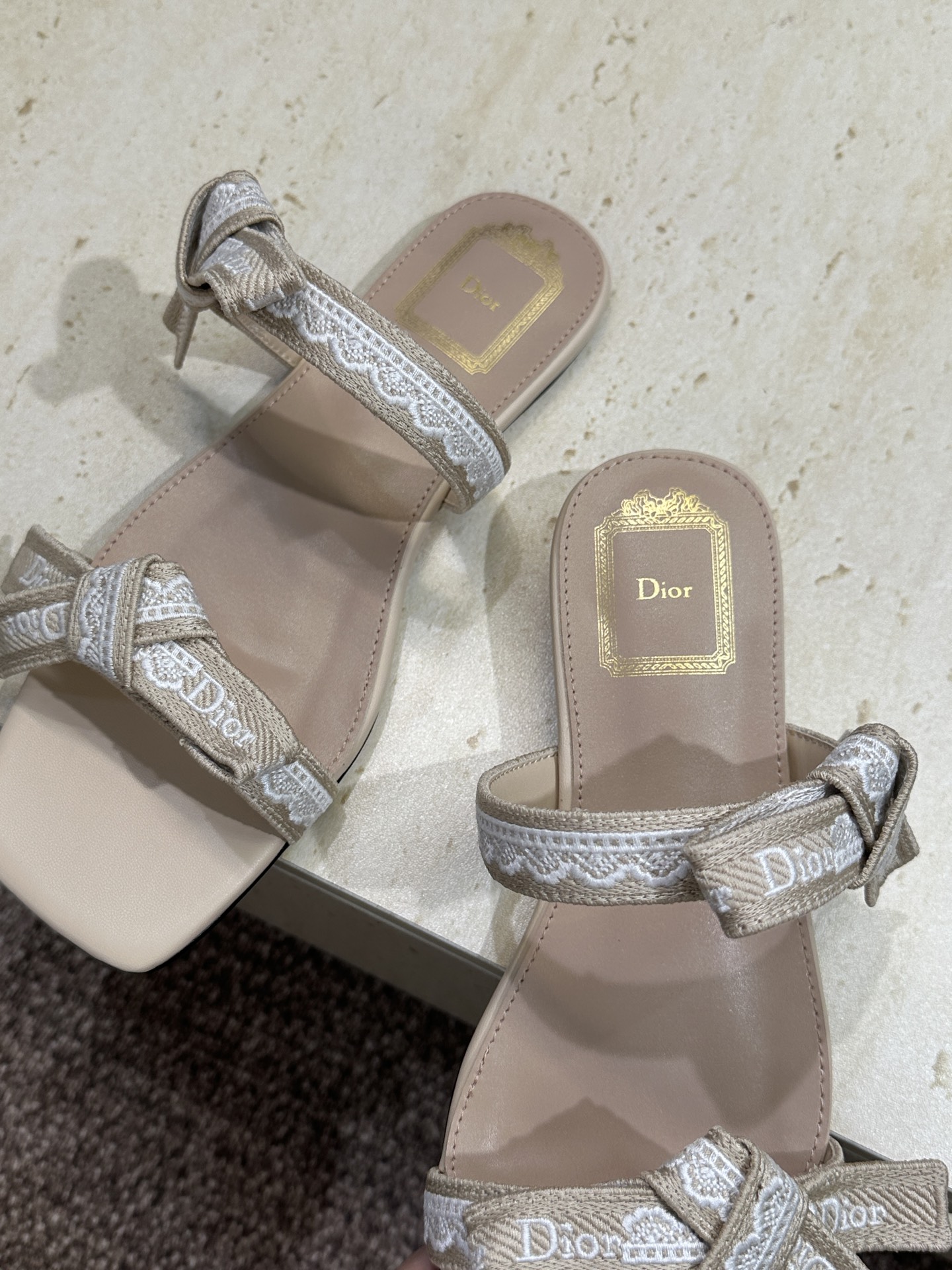 J'ADIOR 迪奥 Dior 2026 春夏新款高定系列Dentelle平底蝴蝶结织带女鞋  明星同款