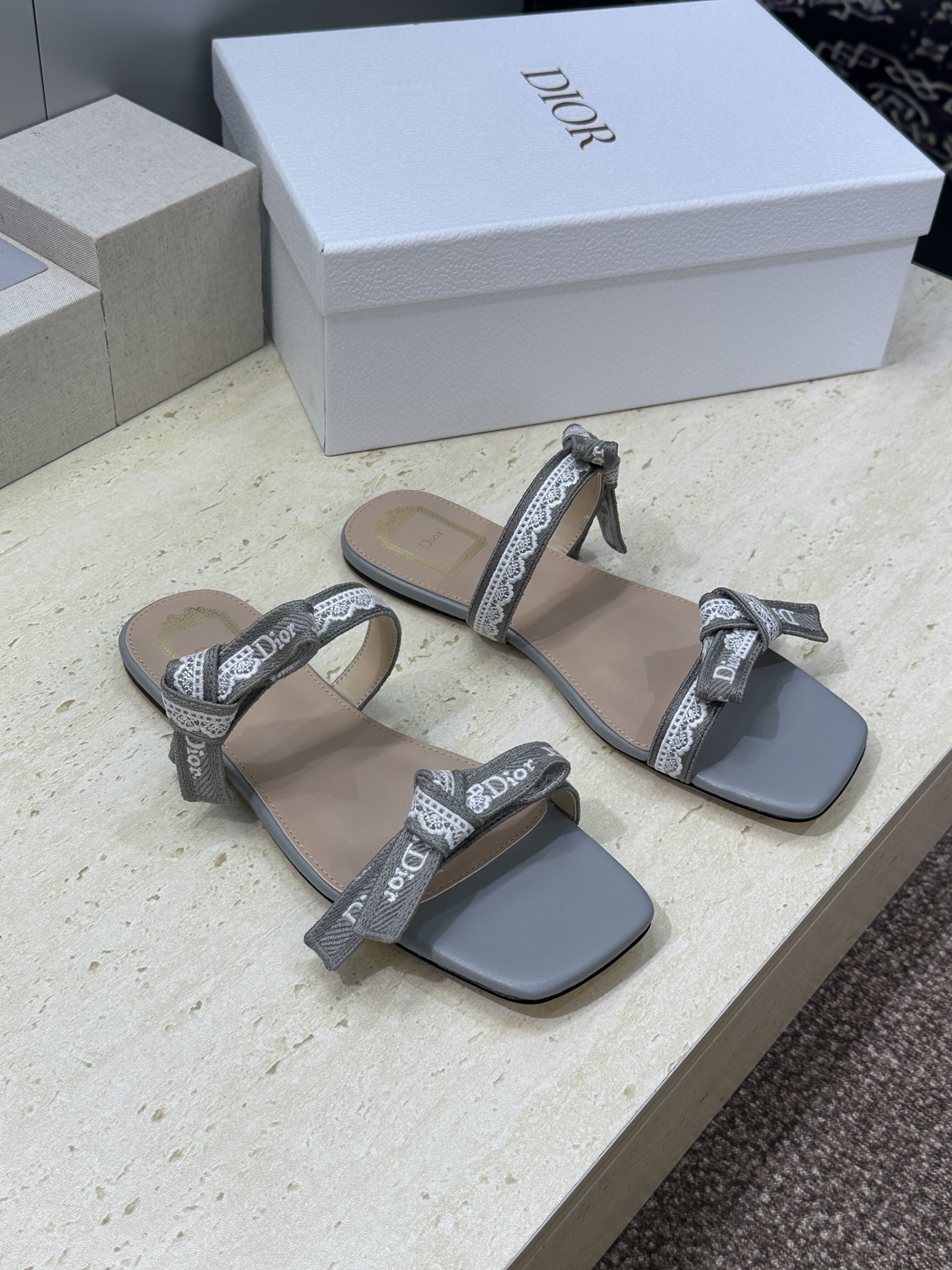 J'ADIOR 迪奥 Dior 2026 春夏新款高定系列Dentelle平底蝴蝶结织带女鞋  明星同款