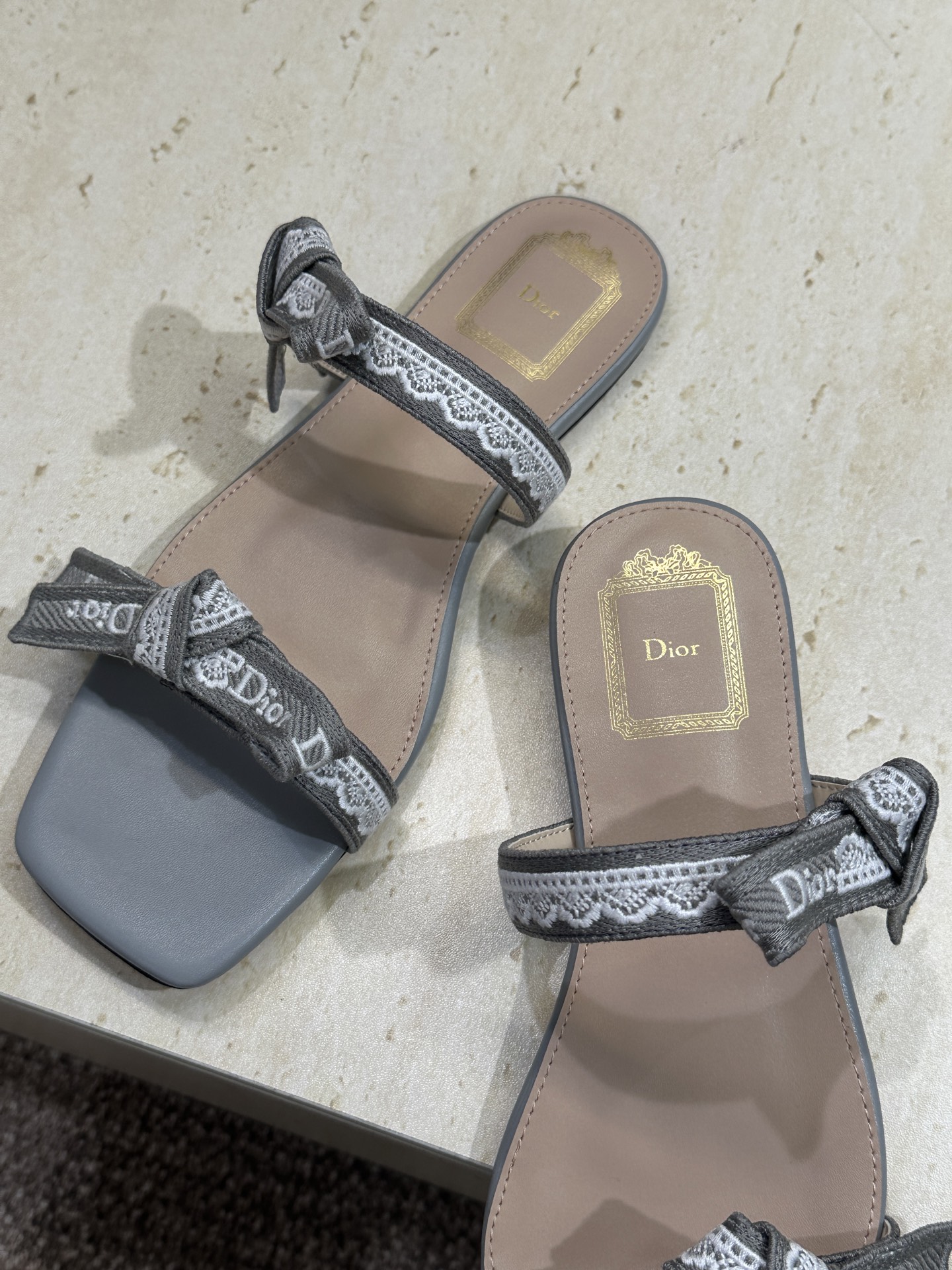 J'ADIOR 迪奥 Dior 2026 春夏新款高定系列Dentelle平底蝴蝶结织带女鞋  明星同款