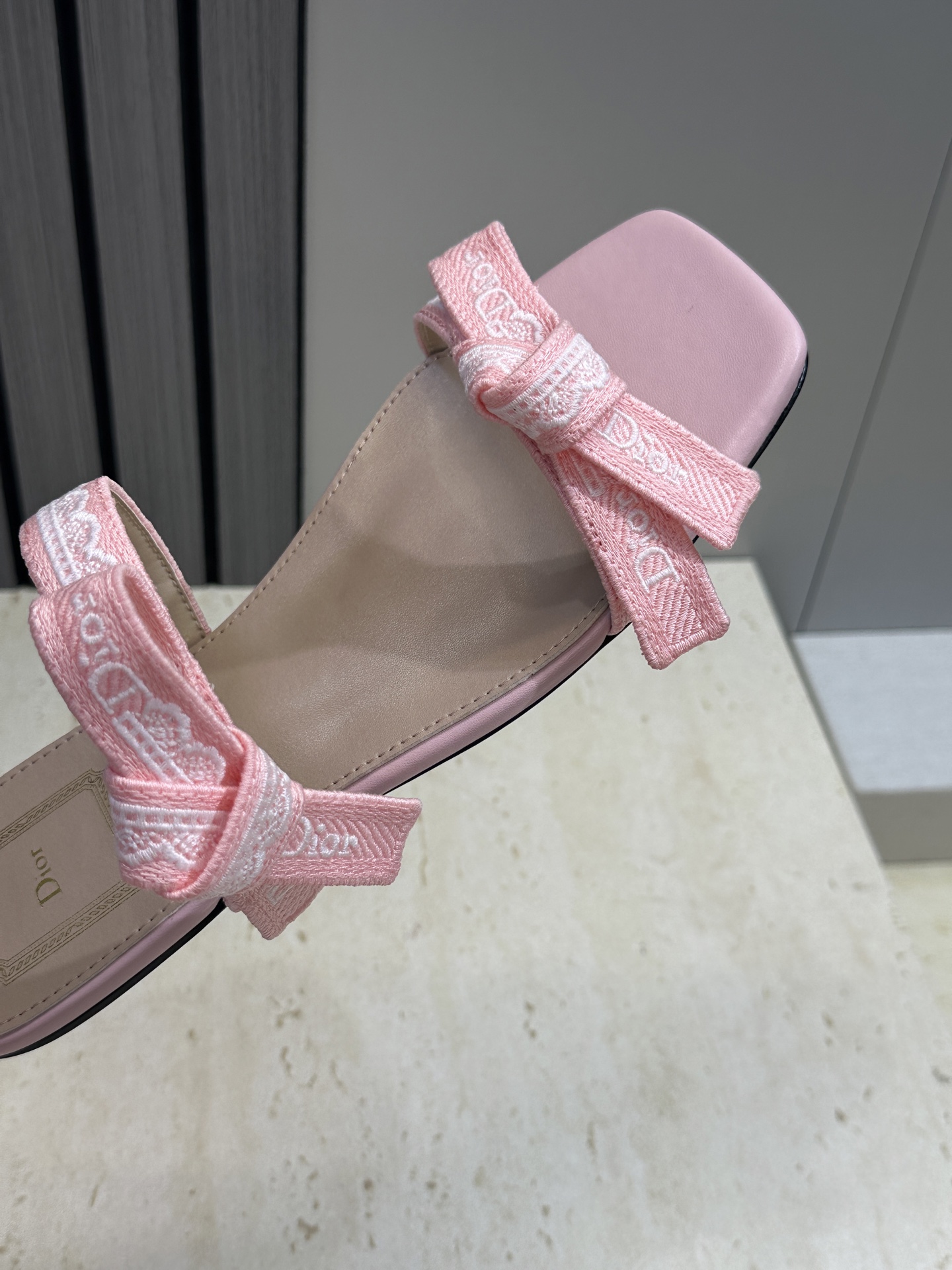 J'ADIOR 迪奥 Dior 2026 春夏新款高定系列Dentelle平底蝴蝶结织带女鞋  明星同款