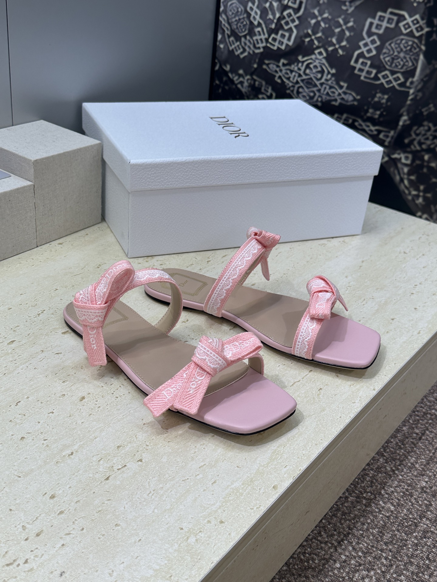 J'ADIOR 迪奥 Dior 2026 春夏新款高定系列Dentelle平底蝴蝶结织带女鞋  明星同款
