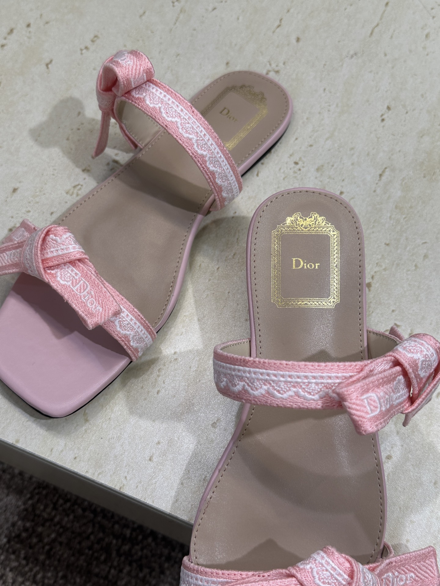 J'ADIOR 迪奥 Dior 2026 春夏新款高定系列Dentelle平底蝴蝶结织带女鞋  明星同款