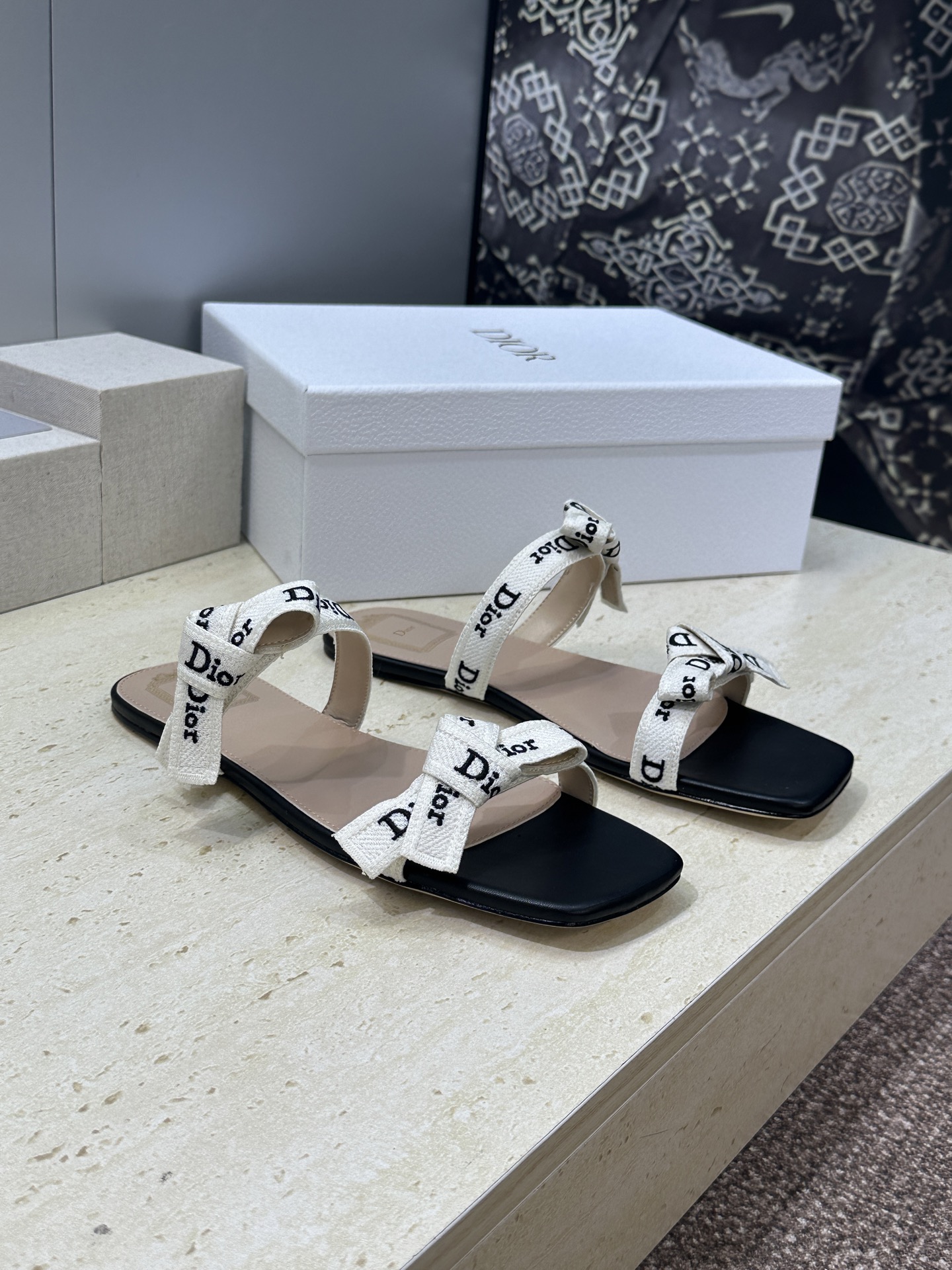 J'ADIOR 迪奥 Dior 2026 春夏新款高定系列Dentelle平底蝴蝶结织带女鞋  明星同款