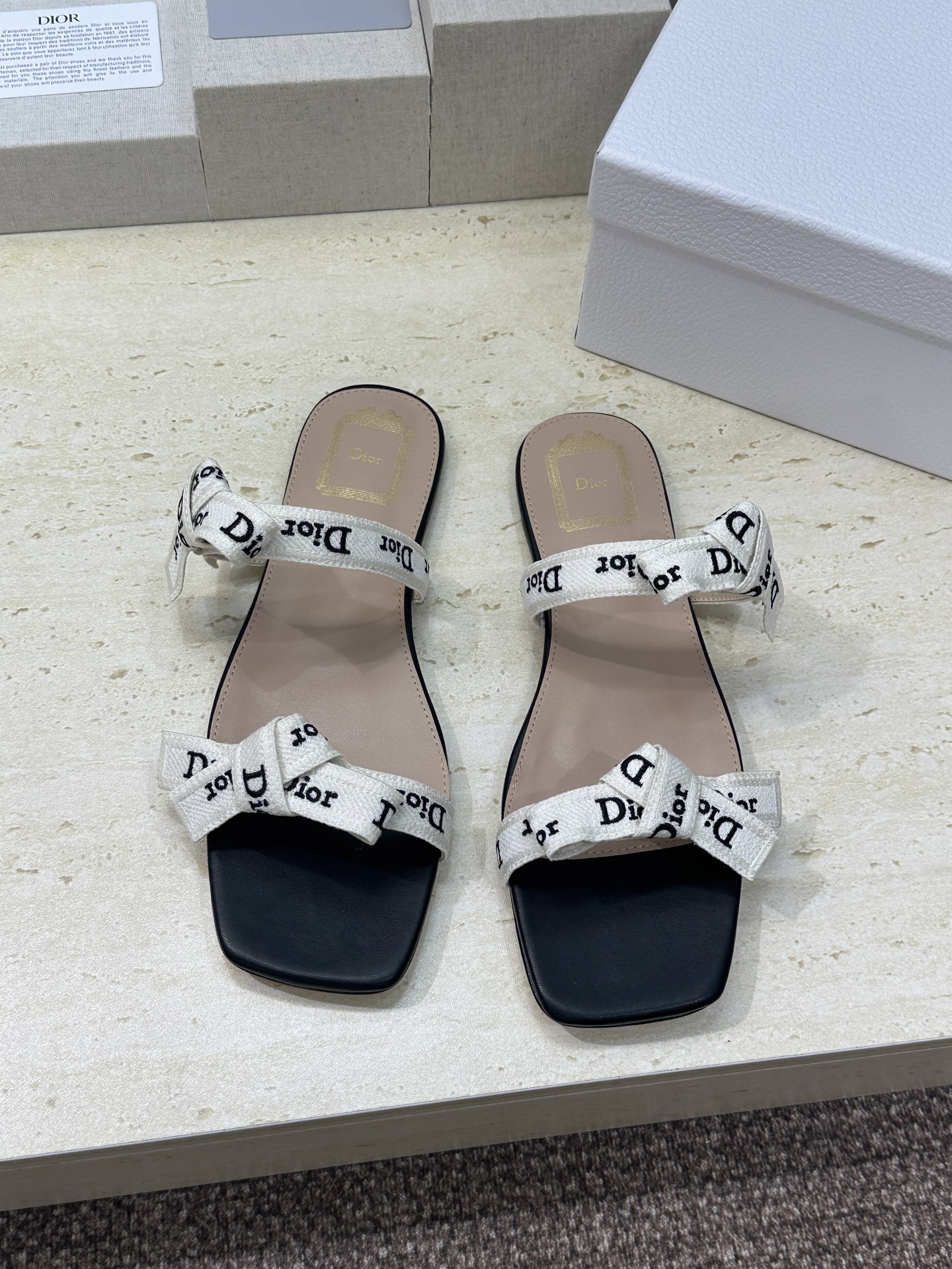 J'ADIOR 迪奥 Dior 2026 春夏新款高定系列Dentelle平底蝴蝶结织带女鞋  明星同款