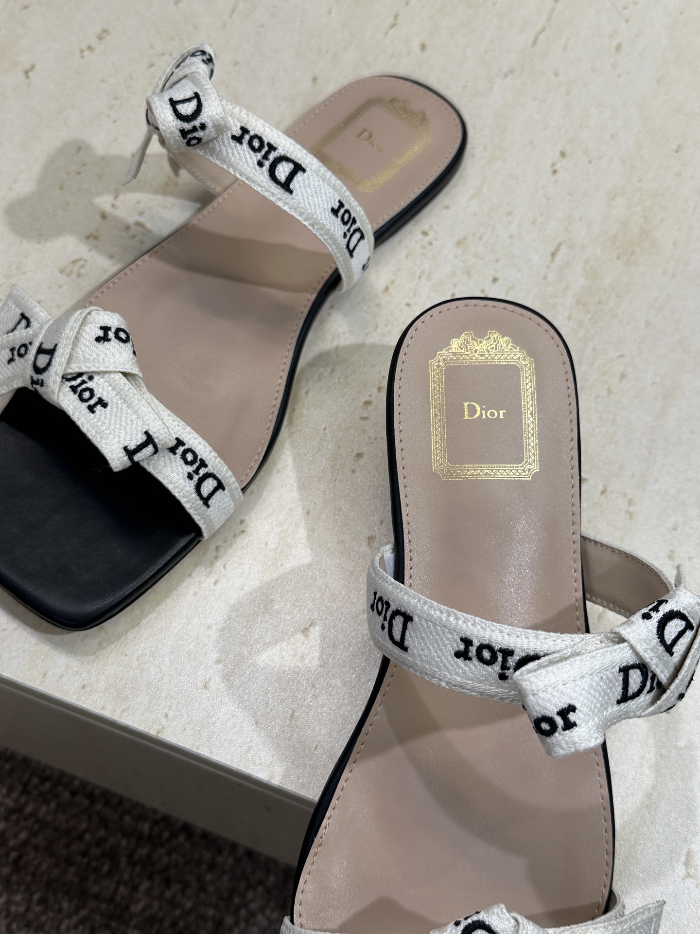 J'ADIOR 迪奥 Dior 2026 春夏新款高定系列Dentelle平底蝴蝶结织带女鞋  明星同款