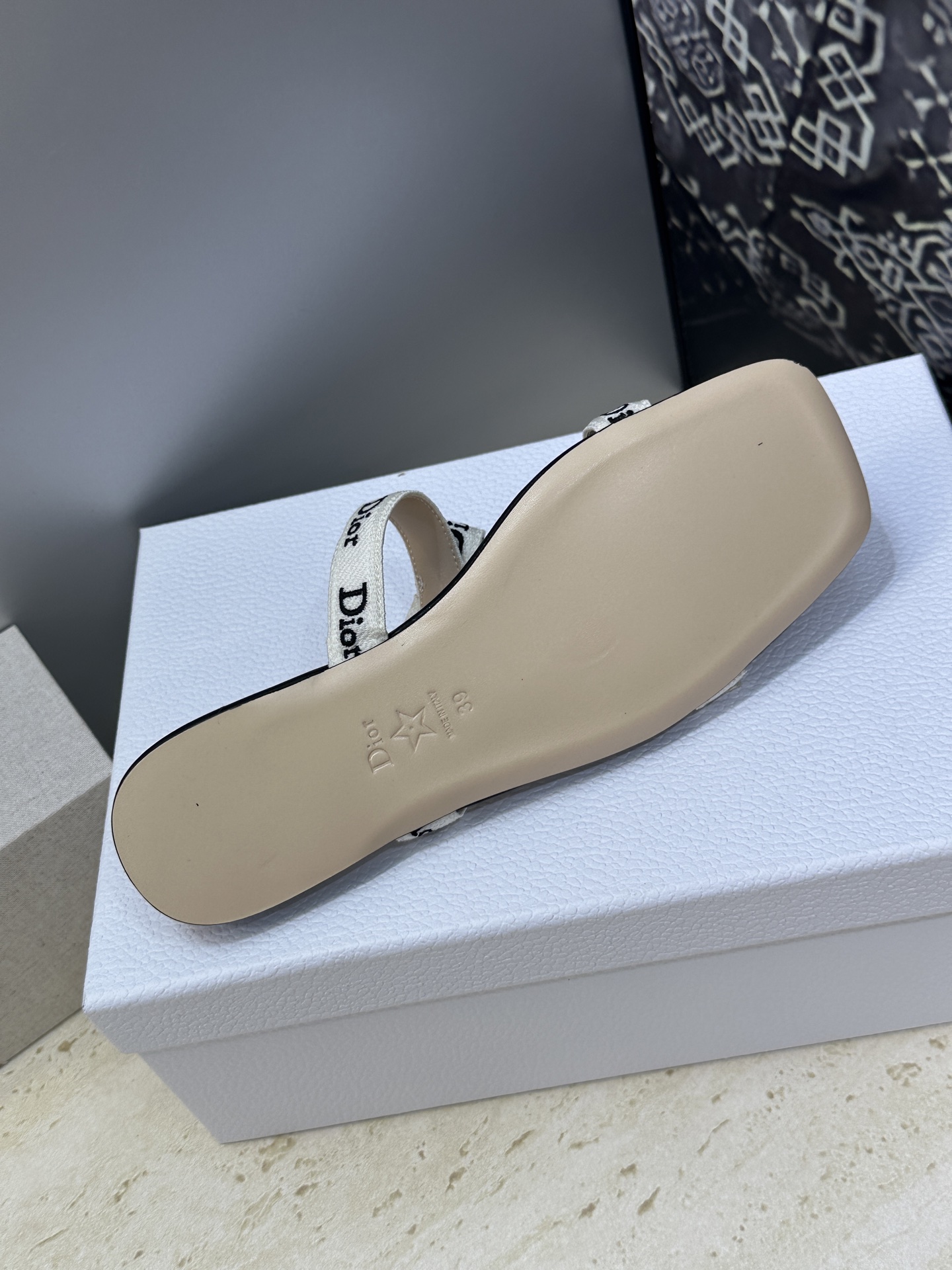 J'ADIOR 迪奥 Dior 2026 春夏新款高定系列Dentelle平底蝴蝶结织带女鞋  明星同款