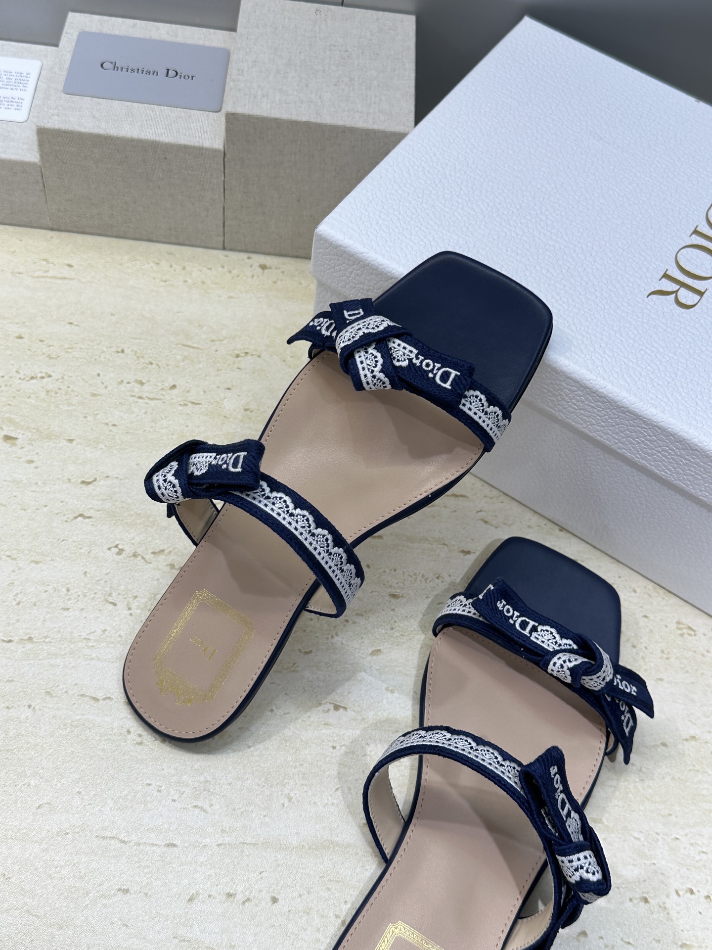J'ADIOR 迪奥 Dior 2026 春夏新款高定系列Dentelle平底蝴蝶结织带女鞋  明星同款
