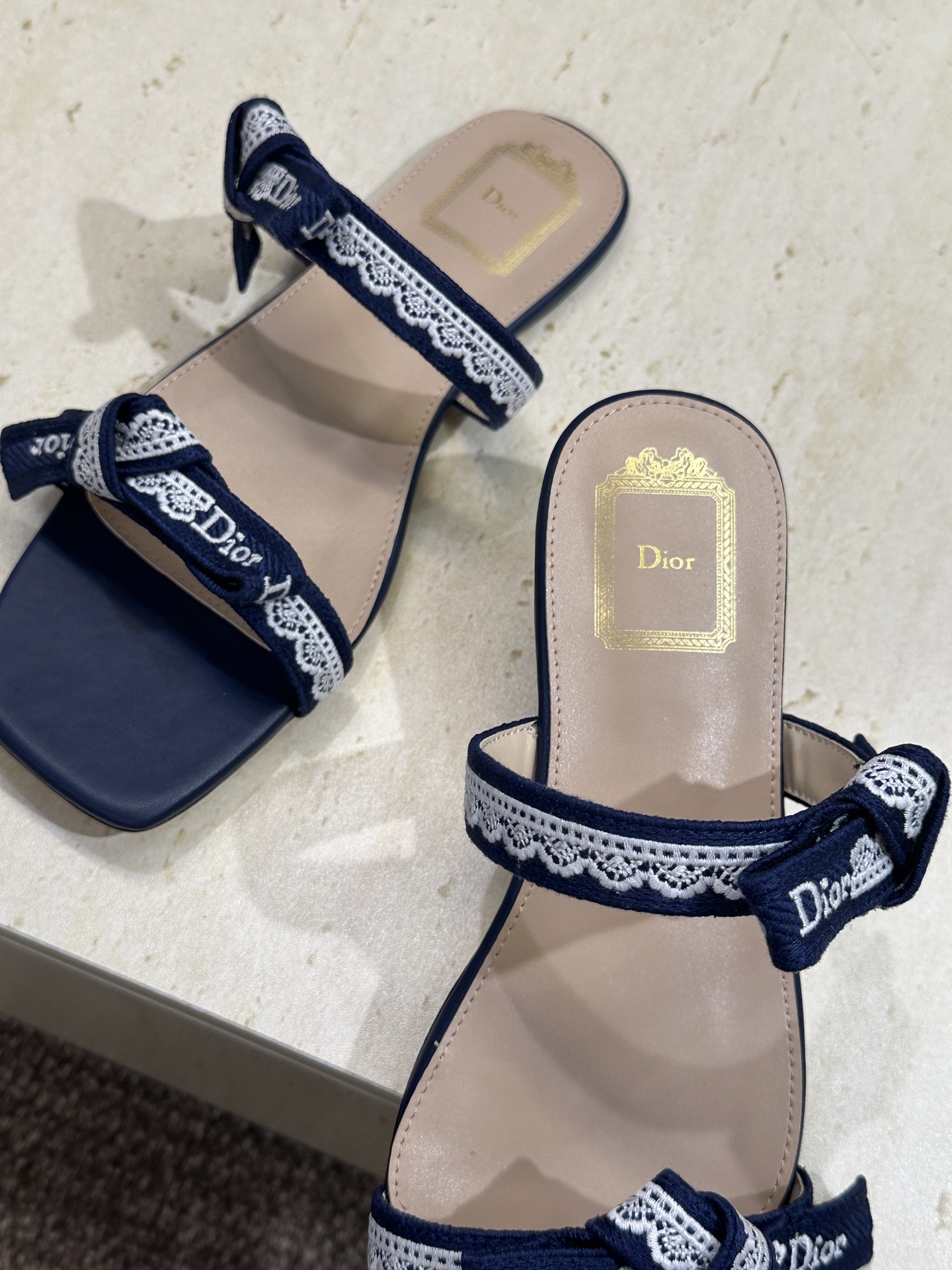 J'ADIOR 迪奥 Dior 2026 春夏新款高定系列Dentelle平底蝴蝶结织带女鞋  明星同款