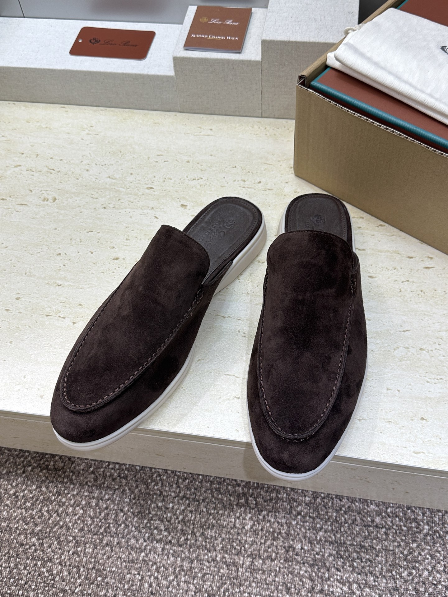 (配全套飞机盒)LORO PIANA 诺悠.翩雅 经典春夏果冻色平底穆勒凉拖男鞋 LP字母logo糖果色