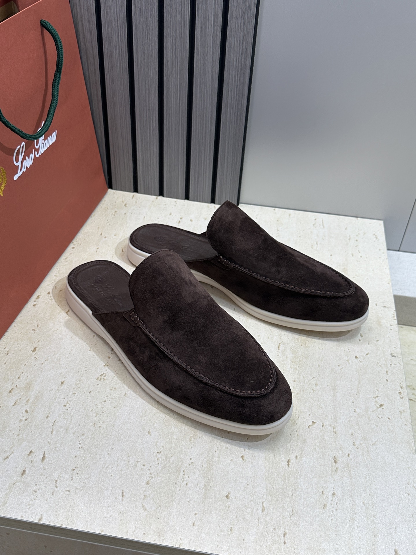 (配全套飞机盒)LORO PIANA 诺悠.翩雅 经典春夏果冻色平底穆勒凉拖男鞋 LP字母logo糖果色