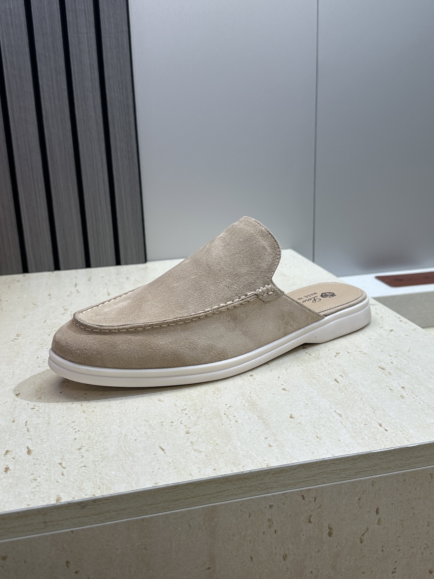 (配全套飞机盒)LORO PIANA 诺悠.翩雅 经典春夏果冻色平底穆勒凉拖男鞋 LP字母logo糖果色