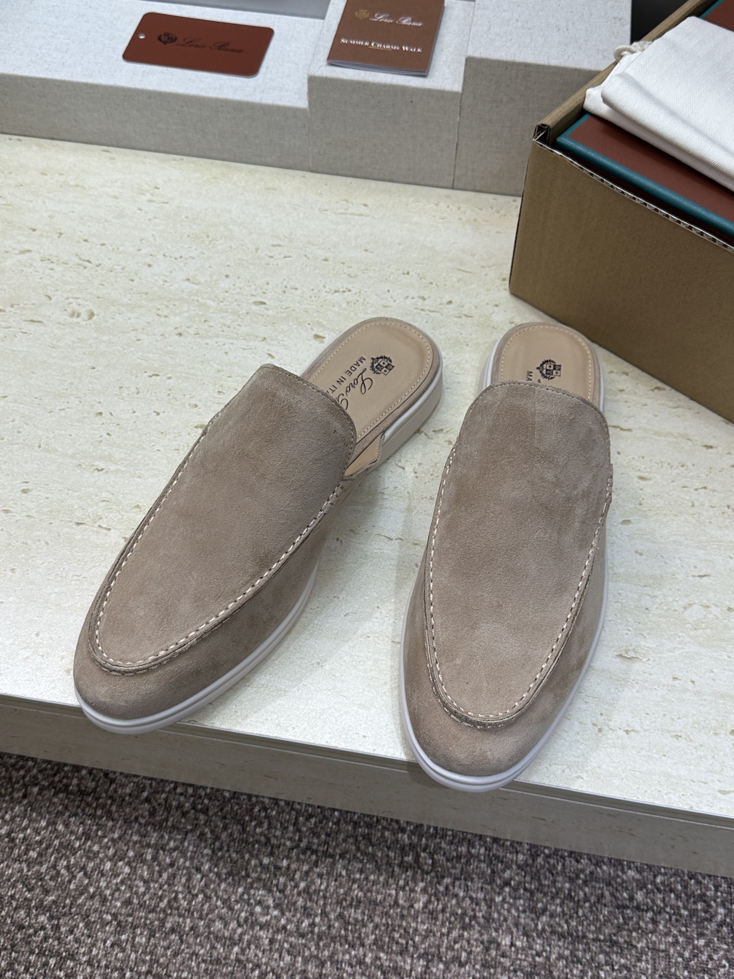 (配全套飞机盒)LORO PIANA 诺悠.翩雅 经典春夏果冻色平底穆勒凉拖男鞋 LP字母logo糖果色