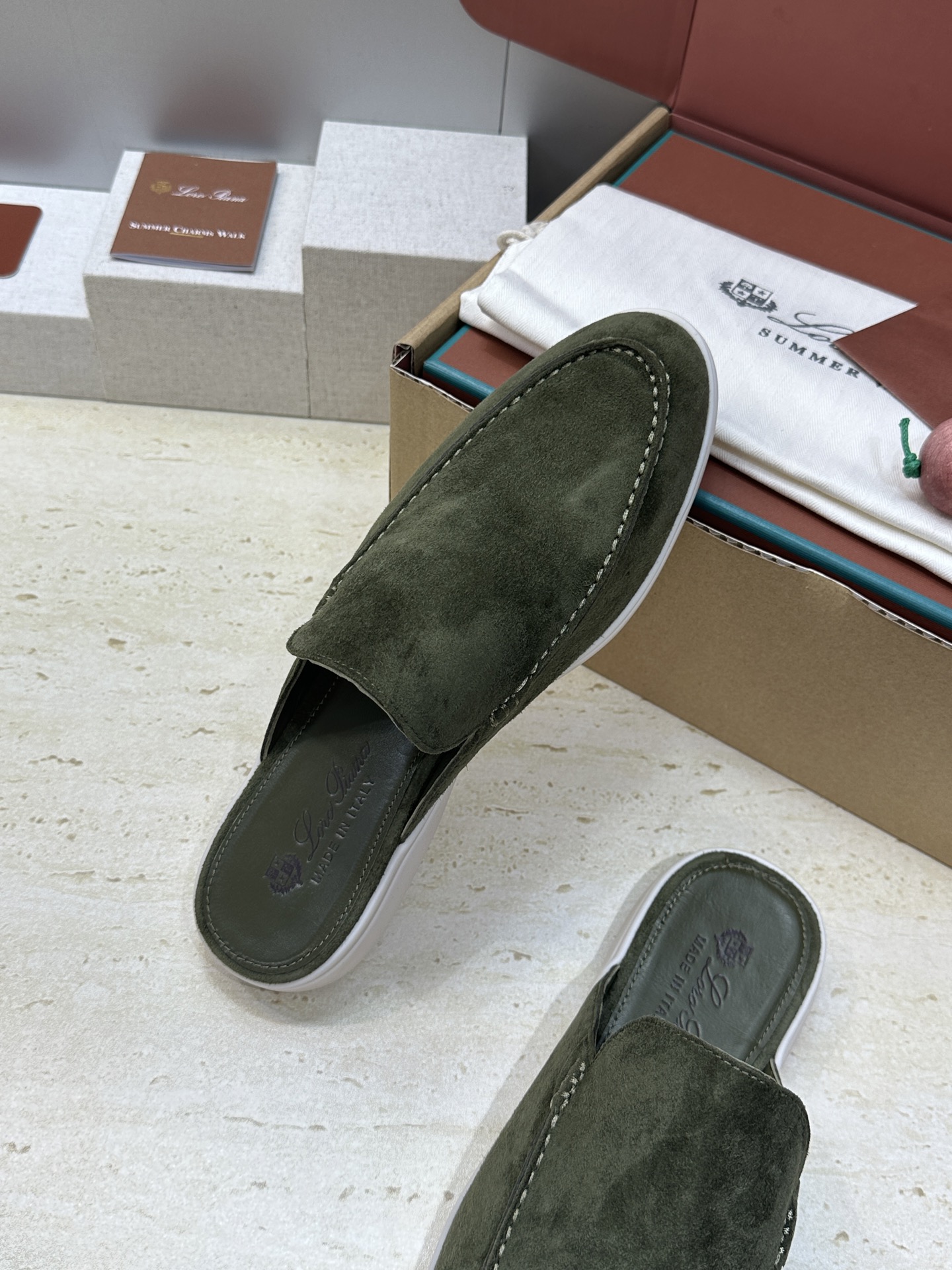 (配全套飞机盒)LORO PIANA 诺悠.翩雅 经典春夏果冻色平底穆勒凉拖男鞋 LP字母logo糖果色