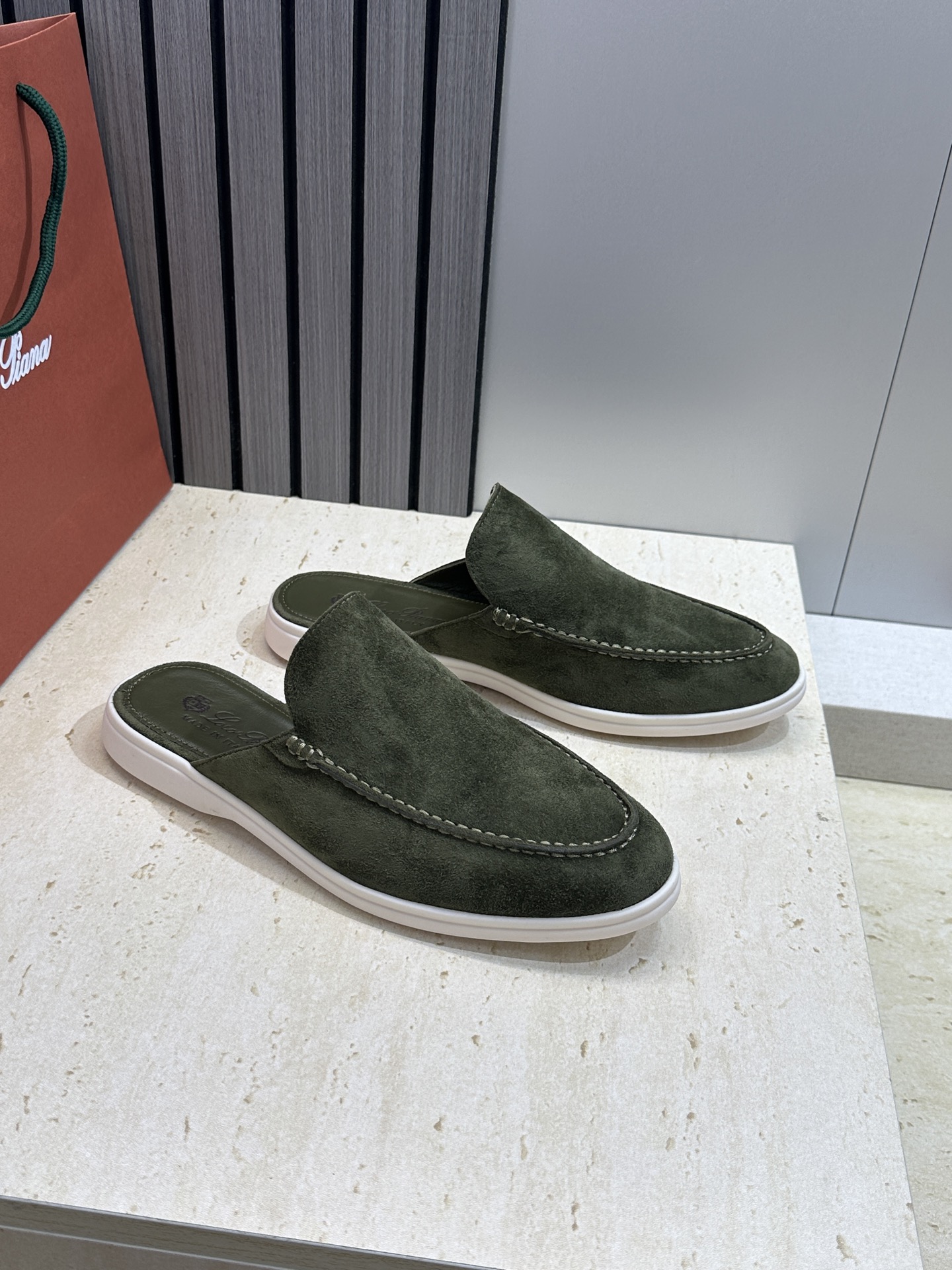 (配全套飞机盒)LORO PIANA 诺悠.翩雅 经典春夏果冻色平底穆勒凉拖男鞋 LP字母logo糖果色
