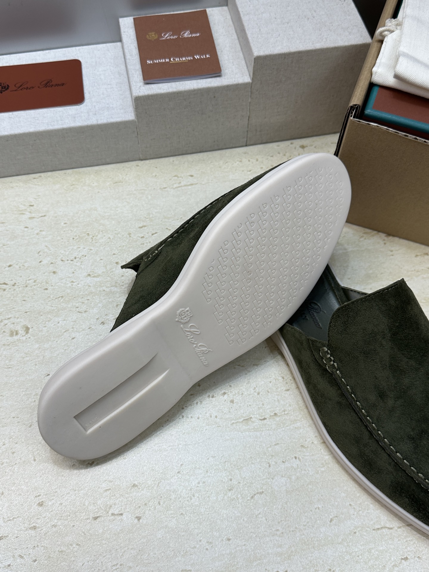 (配全套飞机盒)LORO PIANA 诺悠.翩雅 经典春夏果冻色平底穆勒凉拖男鞋 LP字母logo糖果色