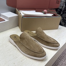 (配全套飞机盒)LORO PIANA 诺悠.翩雅 经典春夏果冻色平底穆勒凉拖男鞋 LP字母logo糖果色 (配全套飞机盒)LORO PIANA 诺悠.翩雅 经典春夏果冻色平底穆勒凉拖男鞋 LP字母logo糖果色