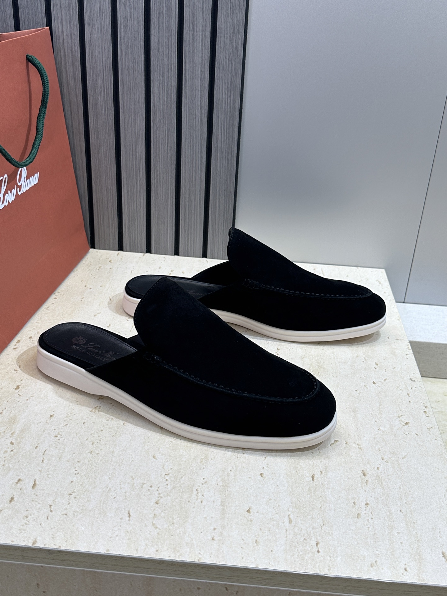 (配全套飞机盒)LORO PIANA 诺悠.翩雅 经典春夏果冻色平底穆勒凉拖男鞋 LP字母logo糖果色